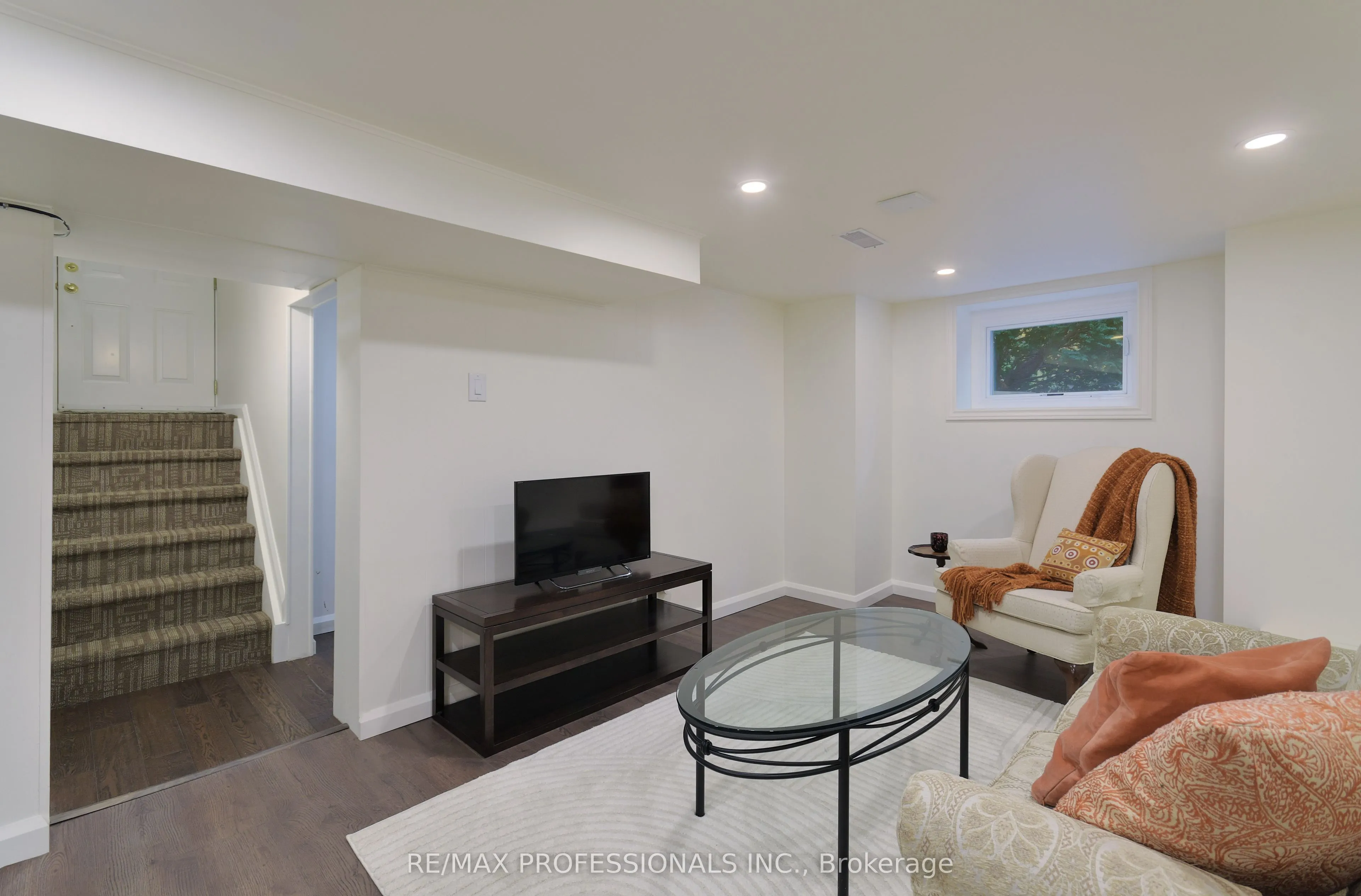 12 Glenwood Avenue