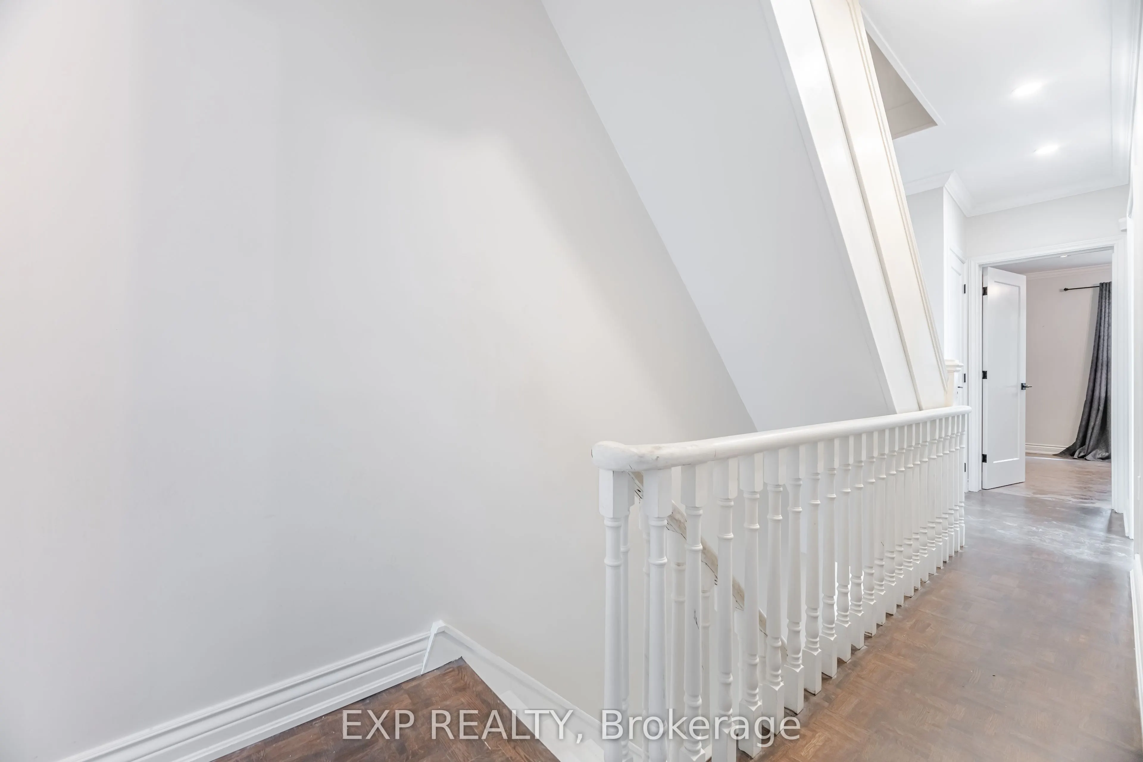 84 Earlscourt Avenue, #2nd and 3rd Floor
