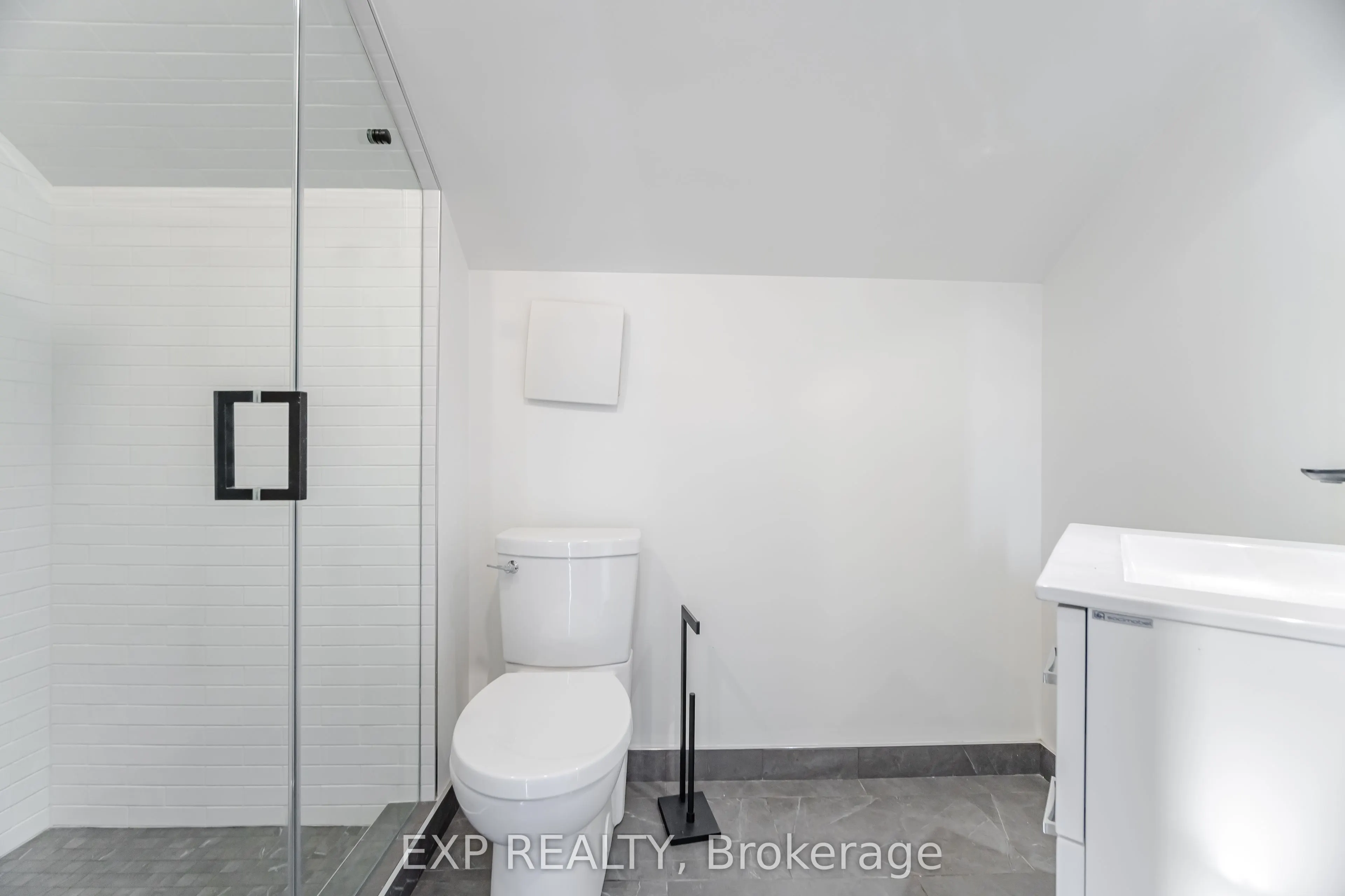 84 Earlscourt Avenue, #2nd and 3rd Floor