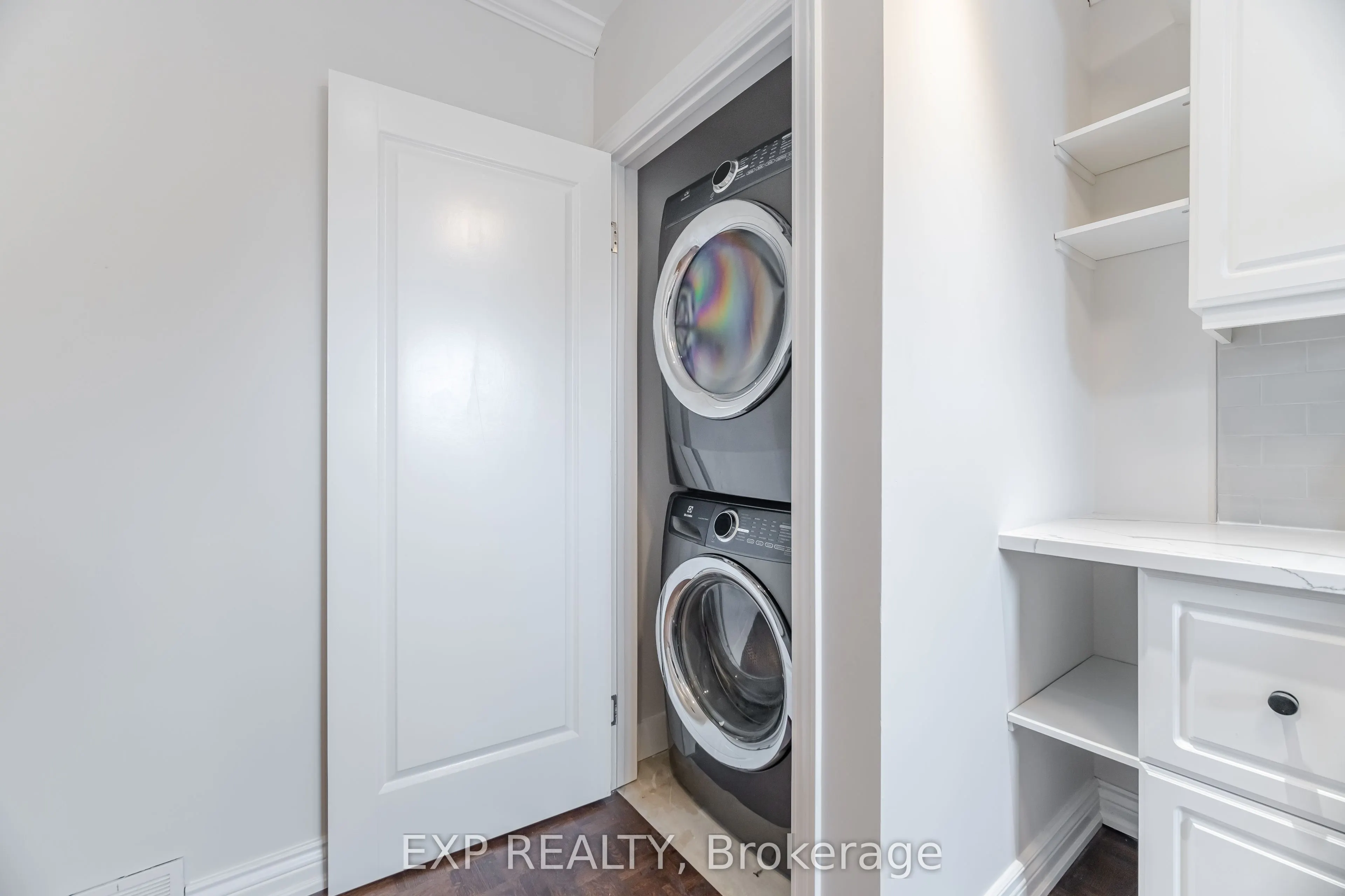 84 Earlscourt Avenue, #2nd and 3rd Floor