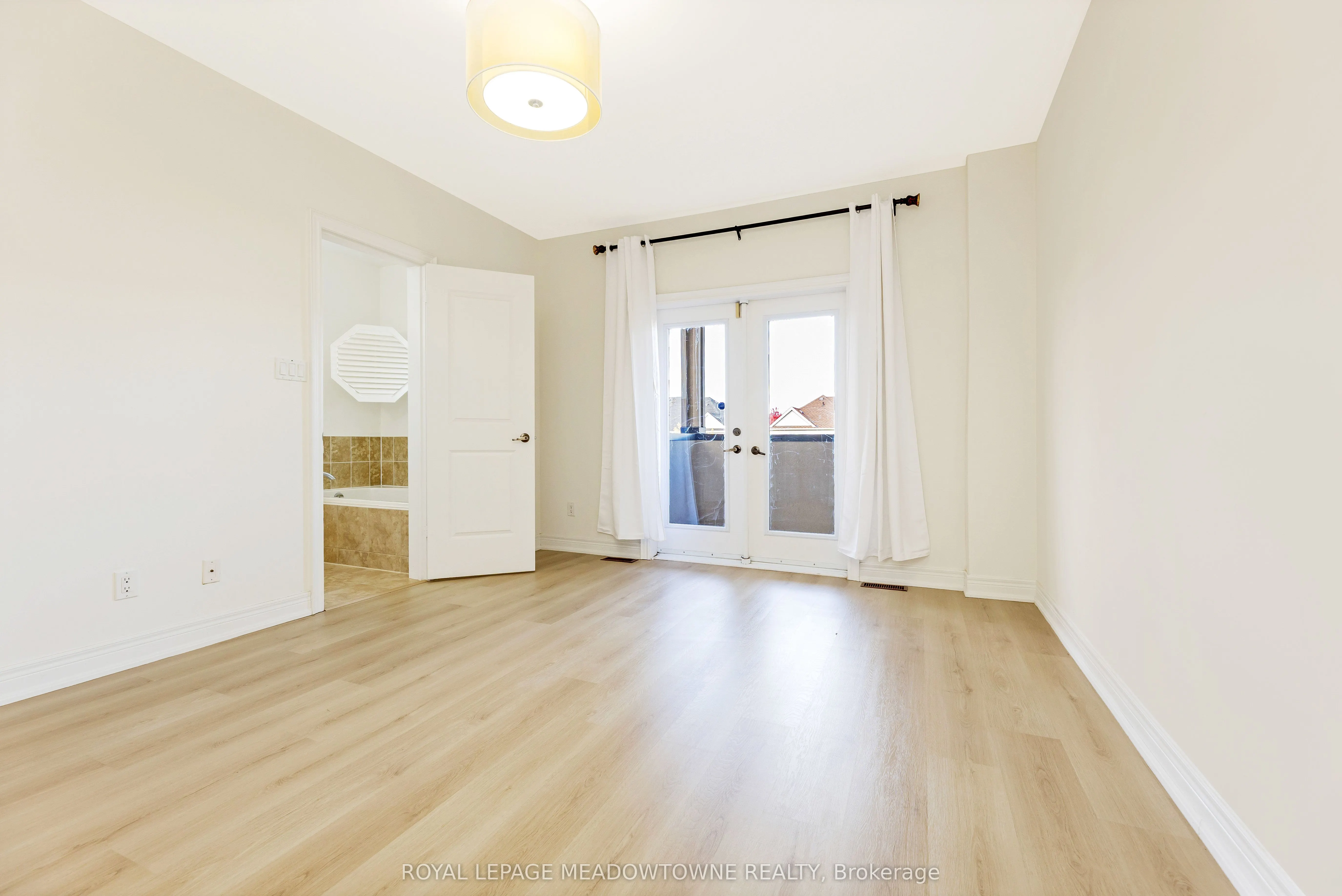 9105 Derry Road W, #Upper