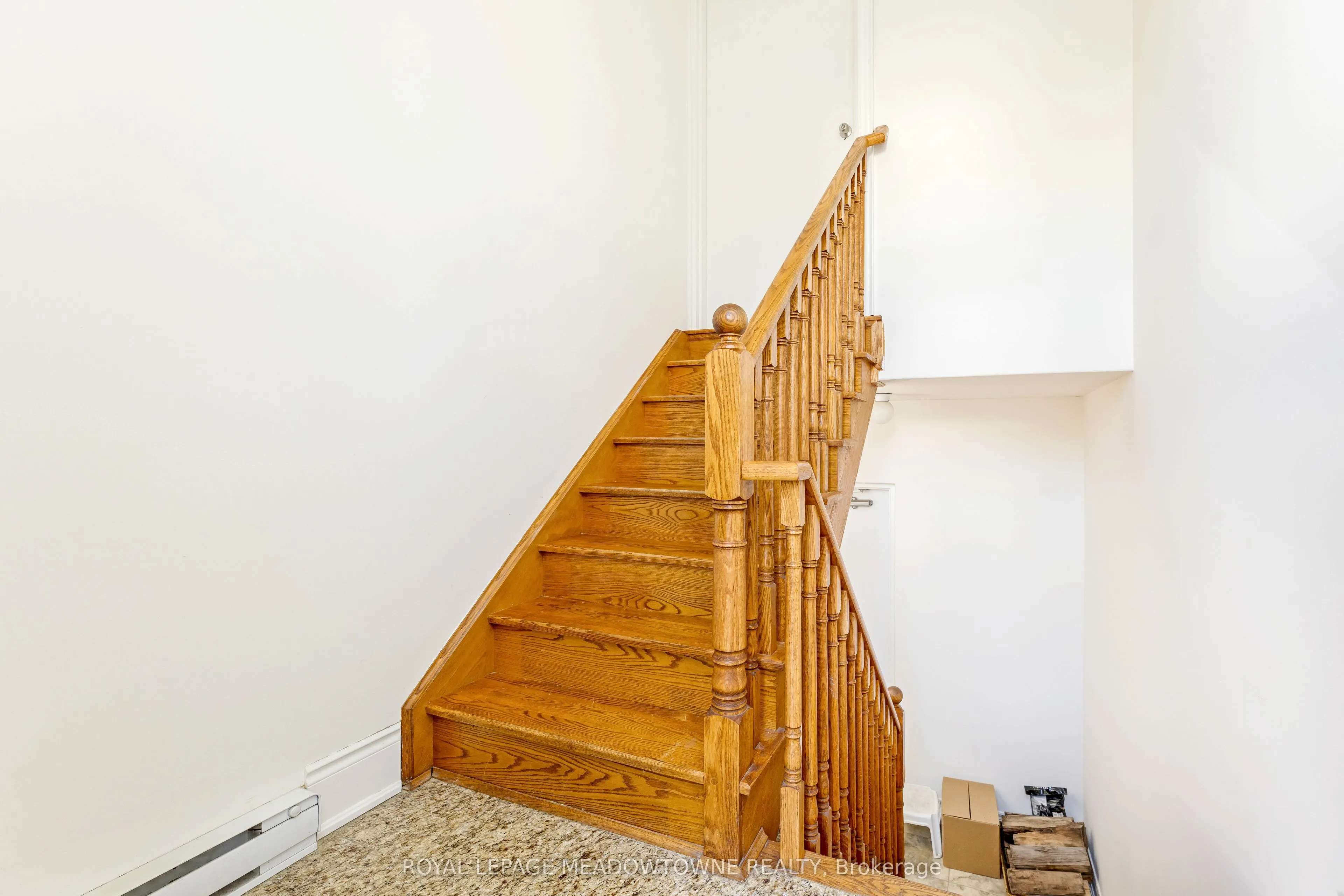 9105 Derry Road W, #Upper