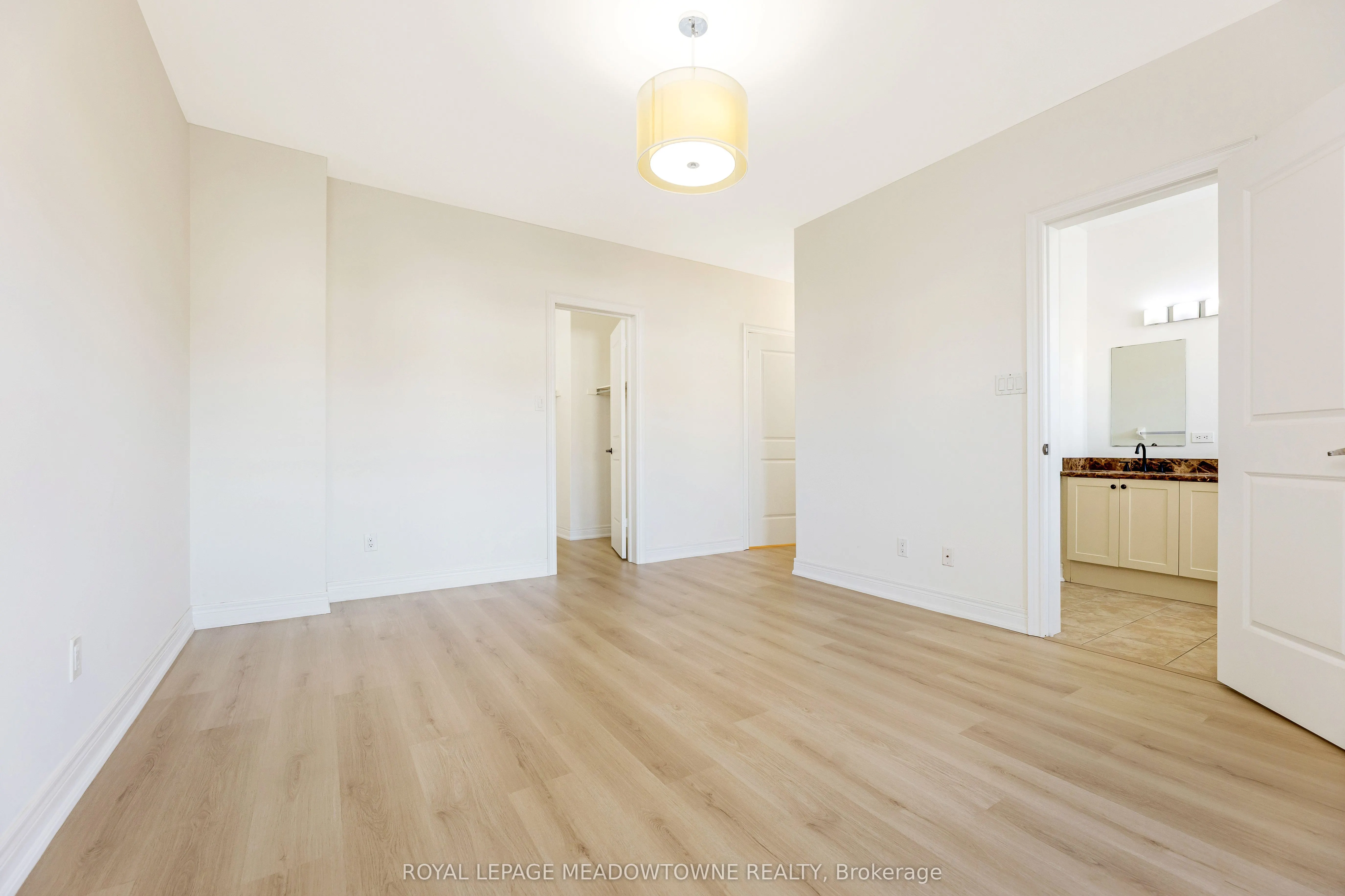 9105 Derry Road W, #Upper