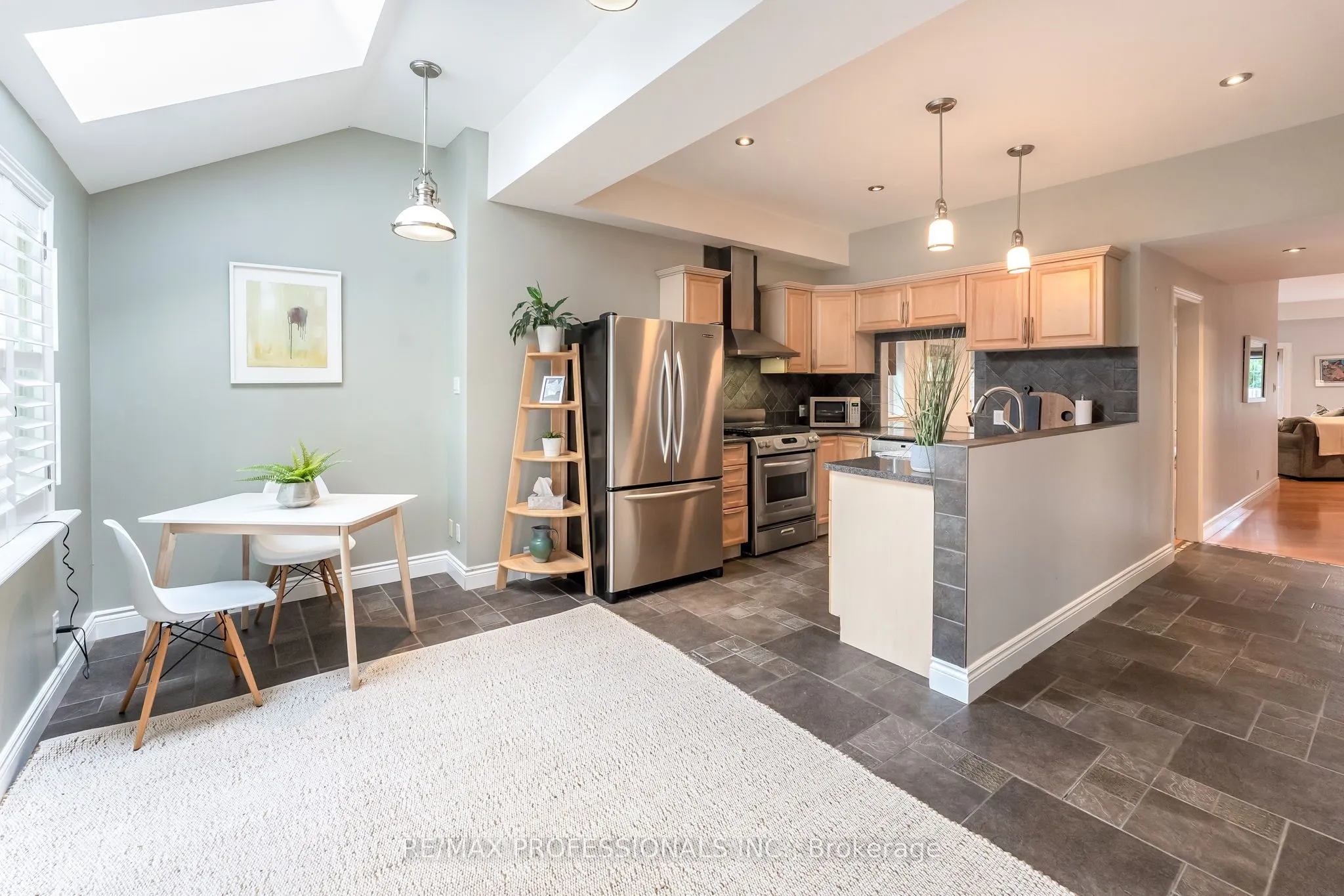 37 Lavinia Avenue