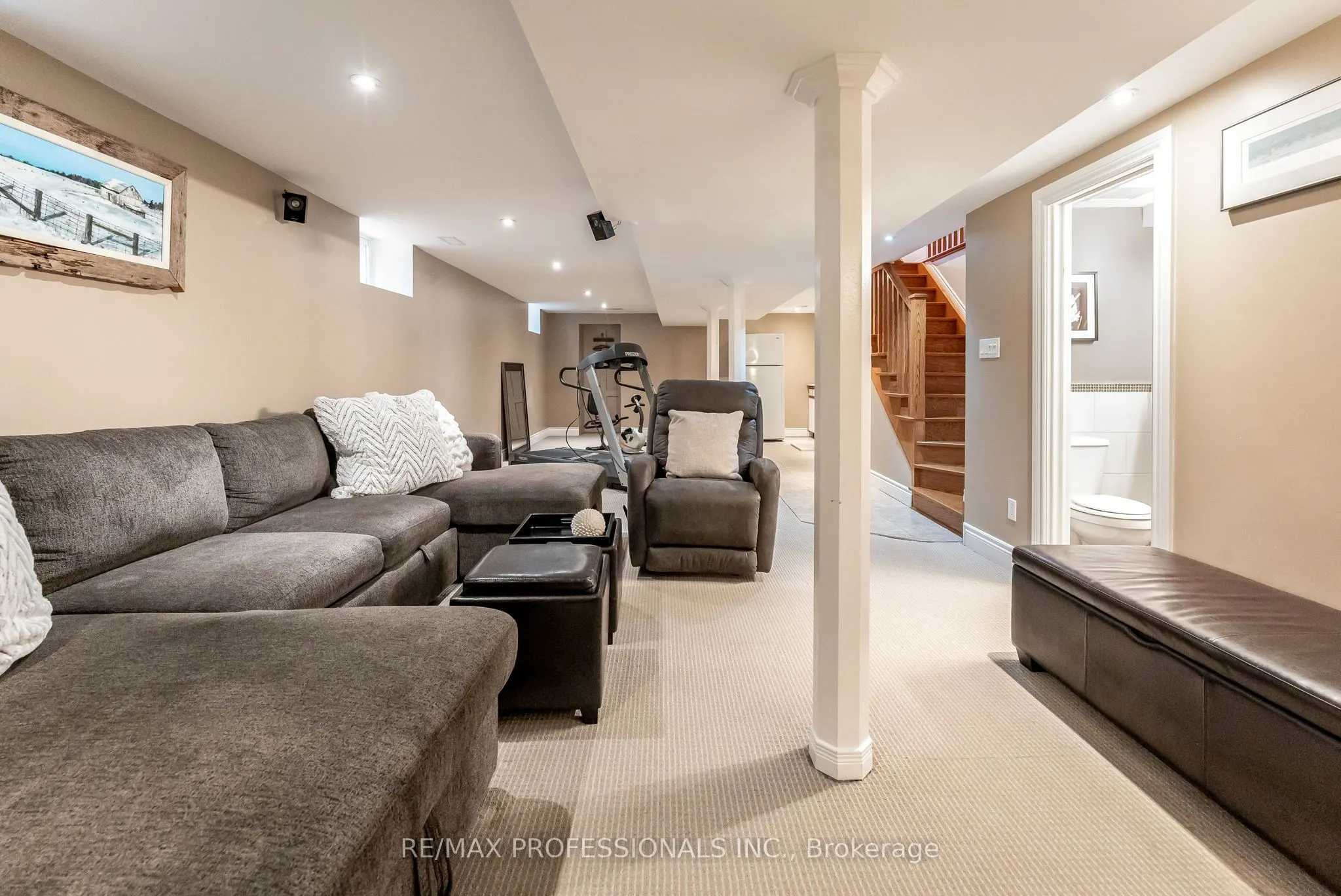 37 Lavinia Avenue