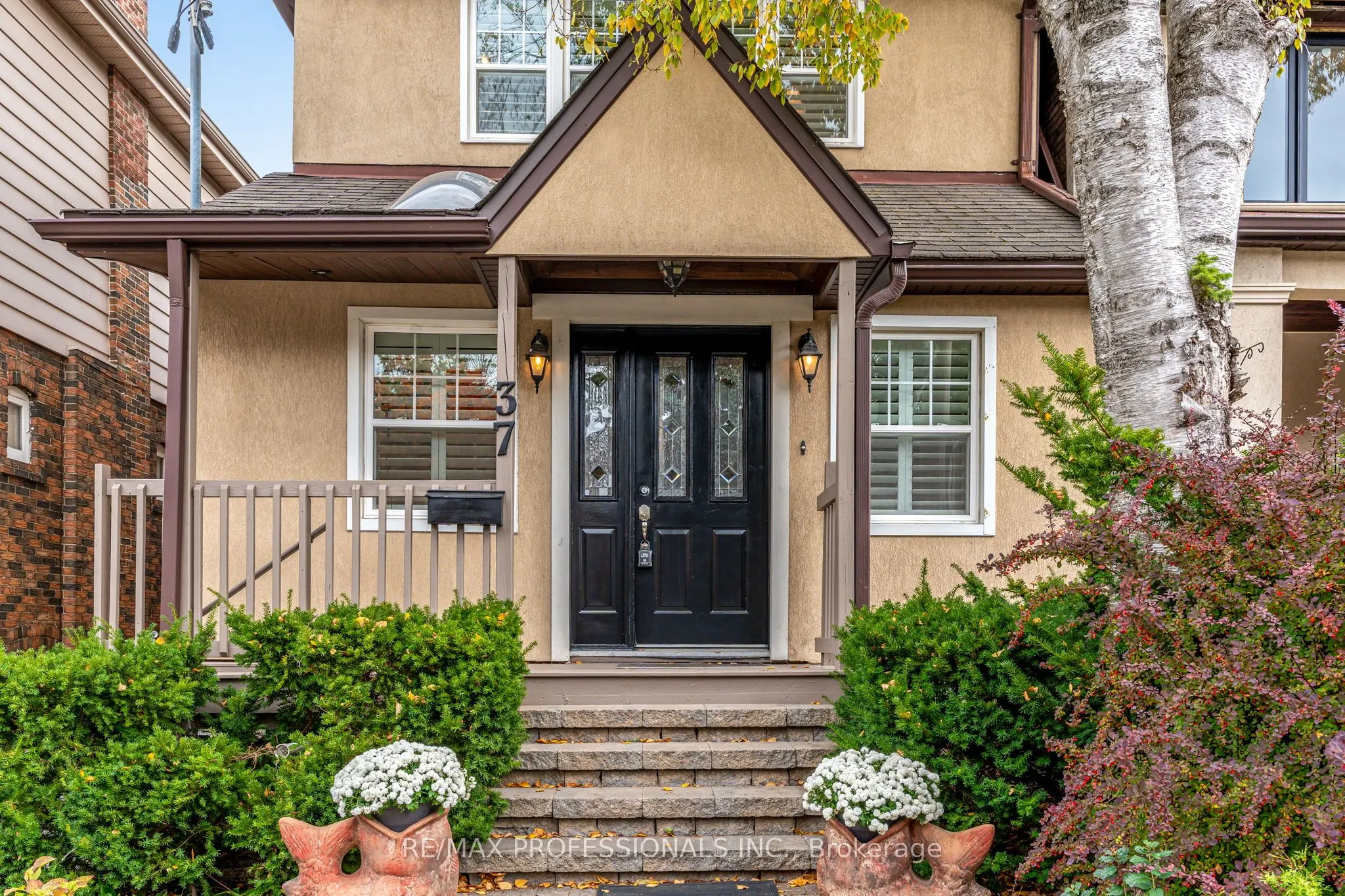 37 Lavinia Avenue