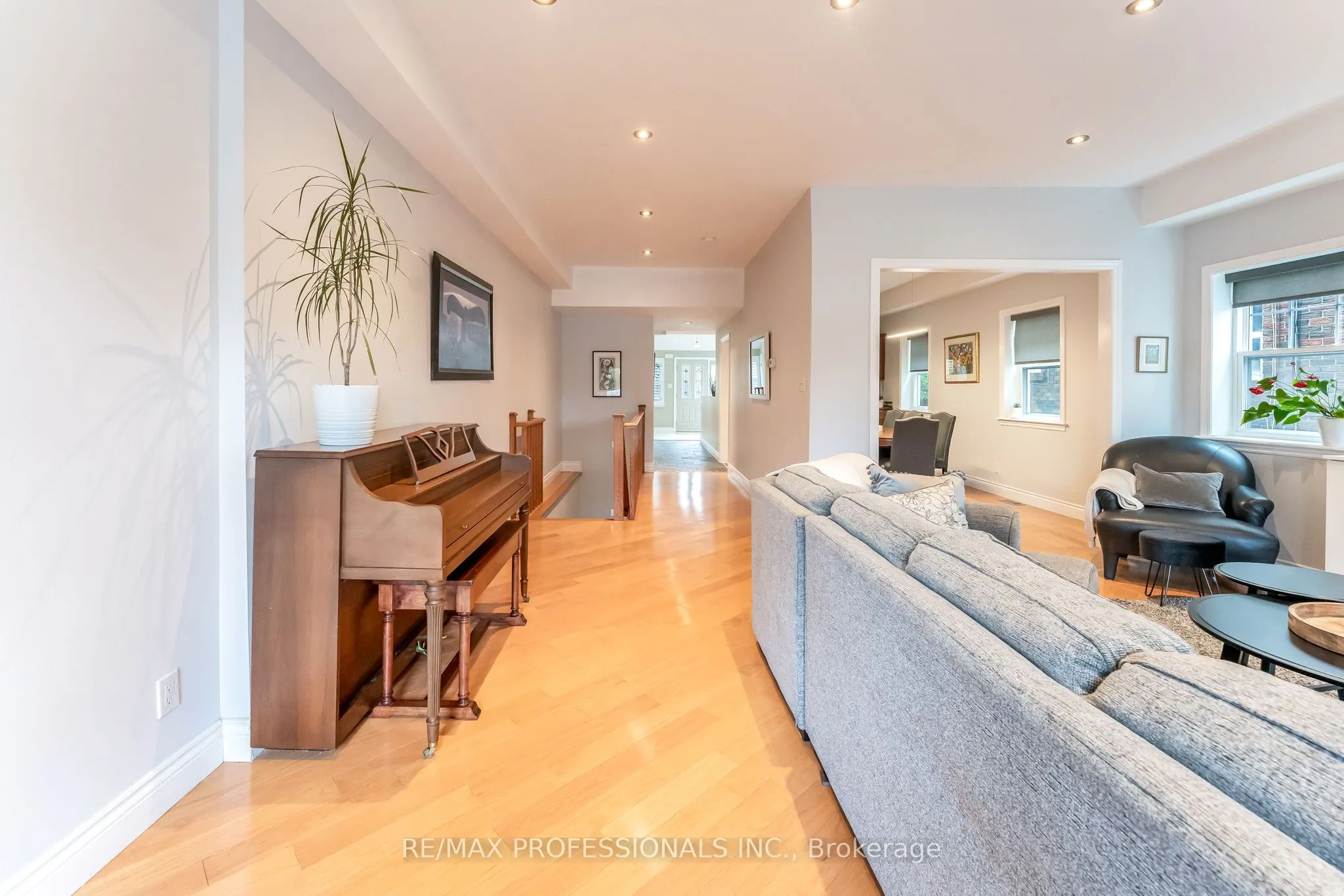 37 Lavinia Avenue