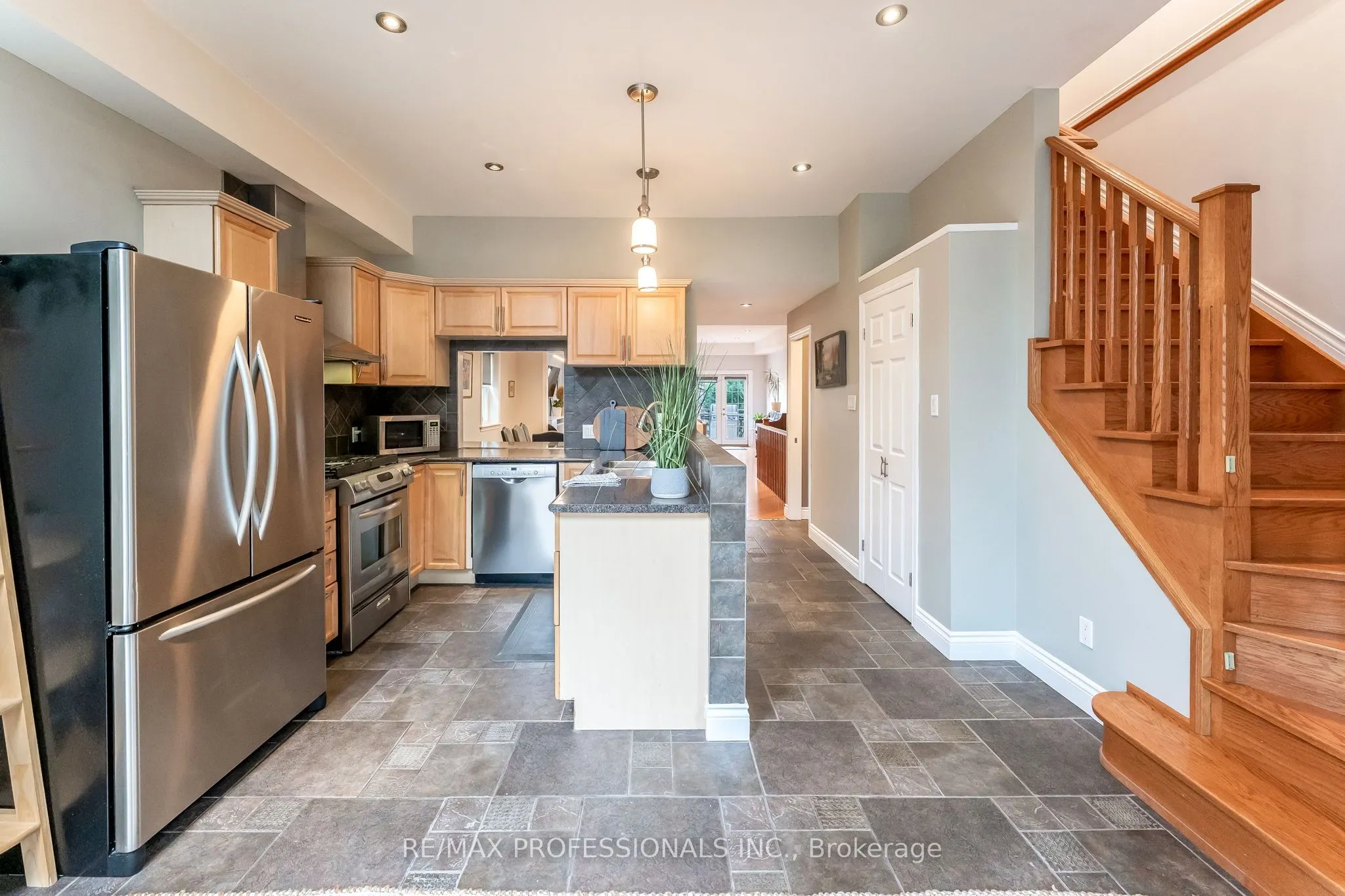 37 Lavinia Avenue