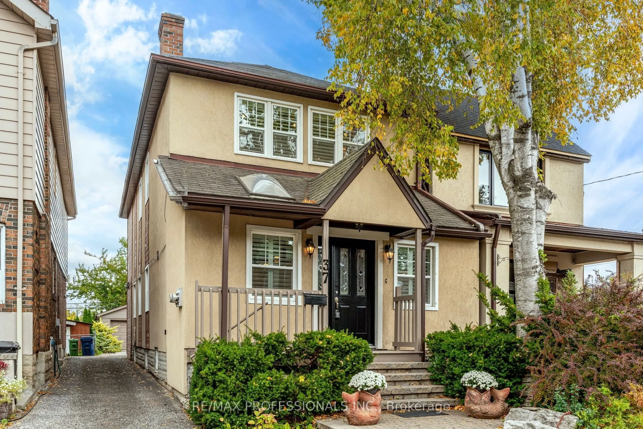 37 Lavinia Avenue