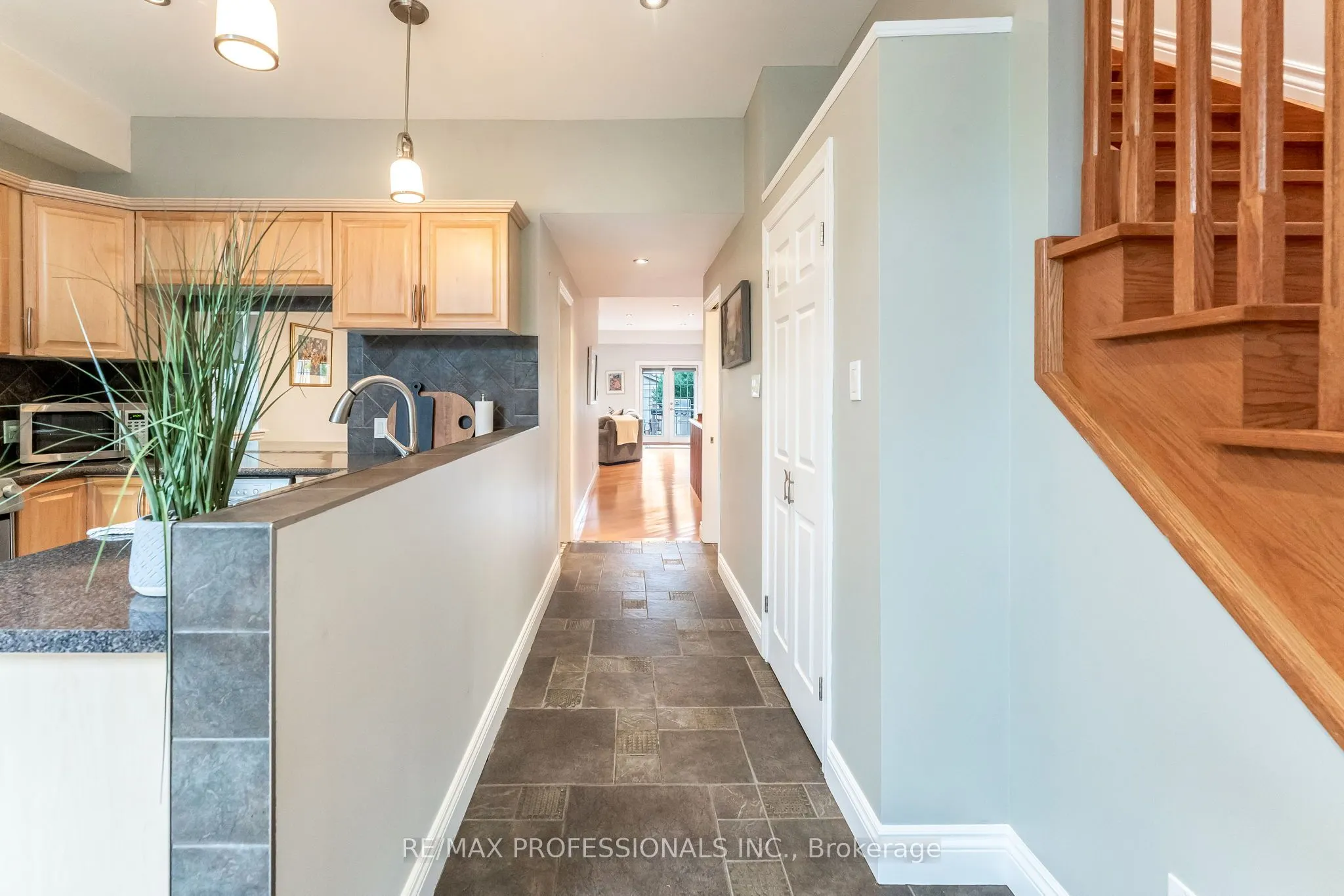 37 Lavinia Avenue