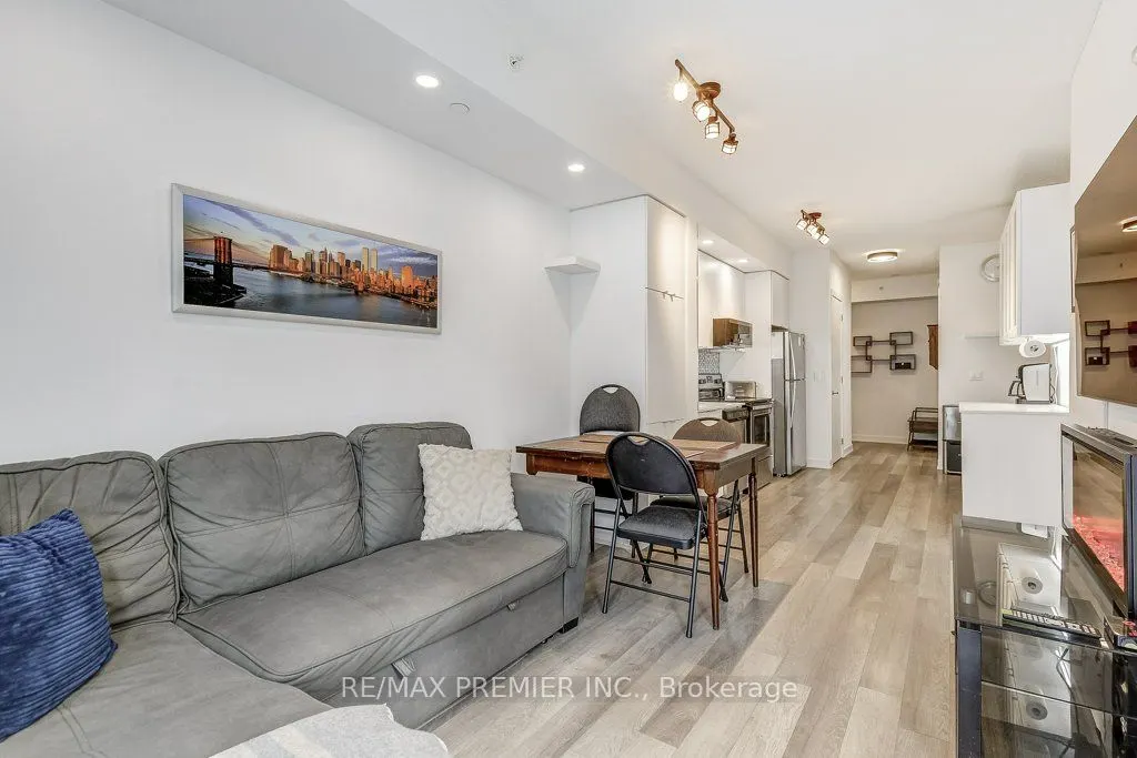 5260 Dundas Street, #C417