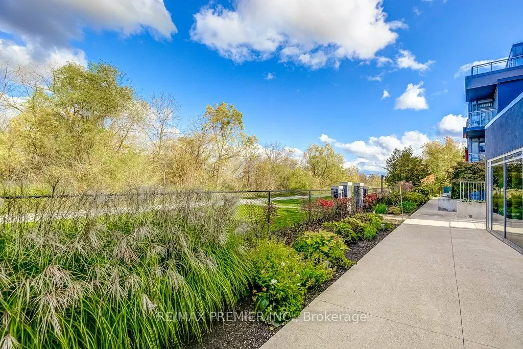 5260 Dundas Street, #C417