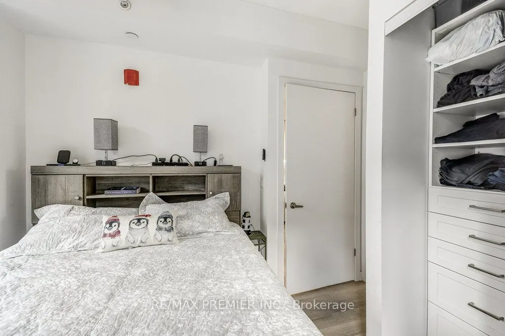 5260 Dundas Street, #C417