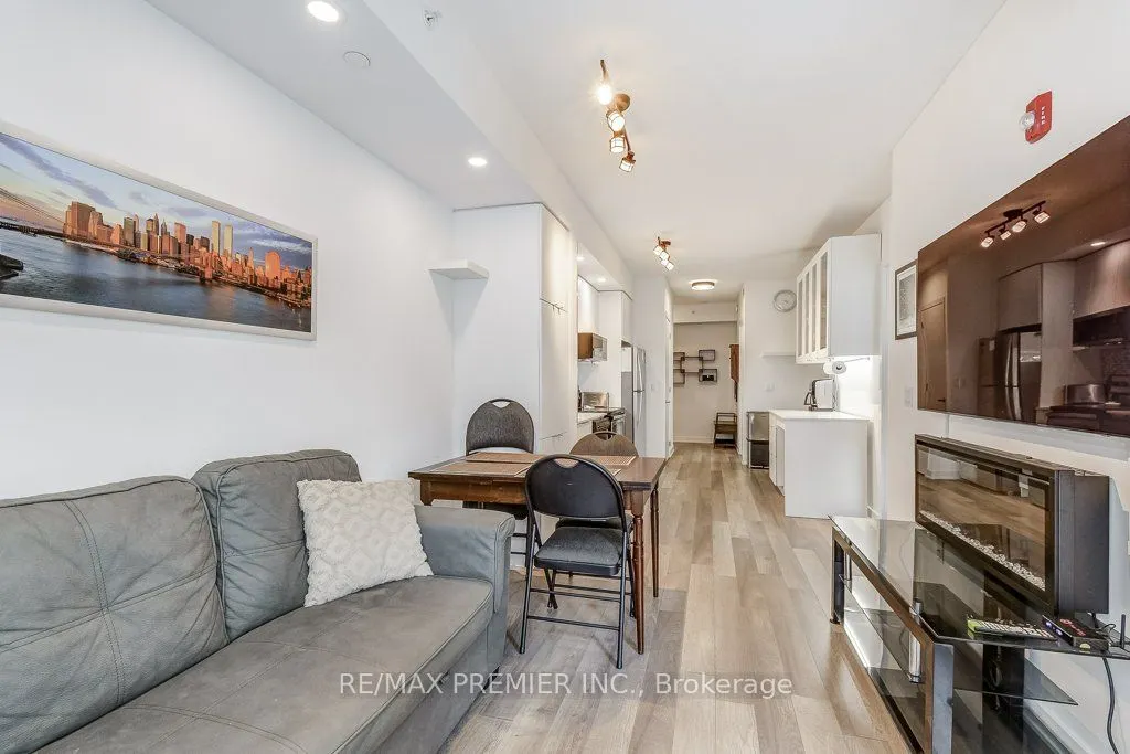 5260 Dundas Street, #C417