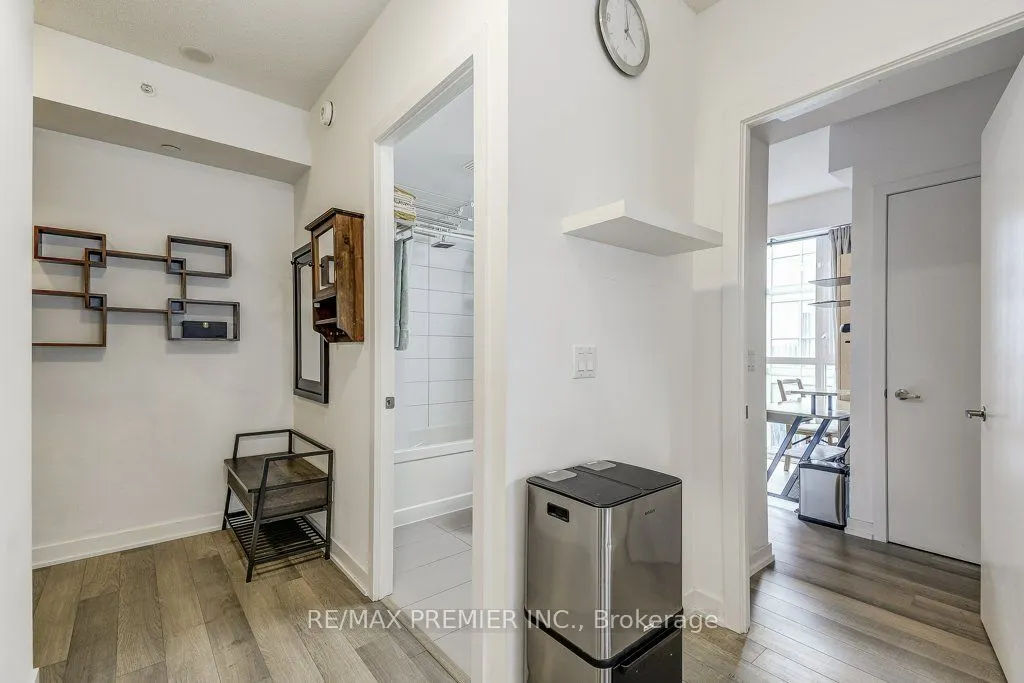 5260 Dundas Street, #C417