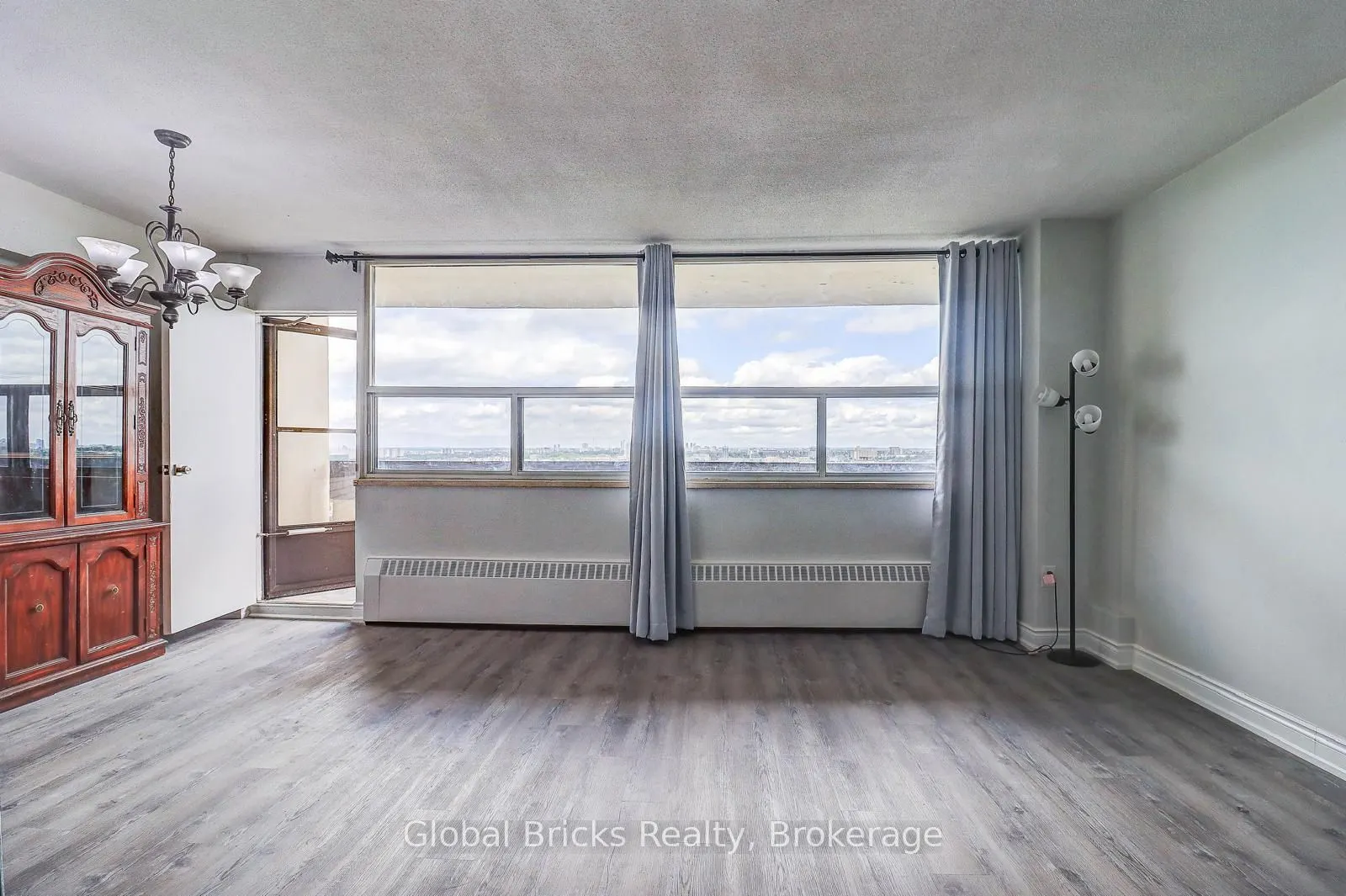 1455 Lawrence Avenue W, #2006