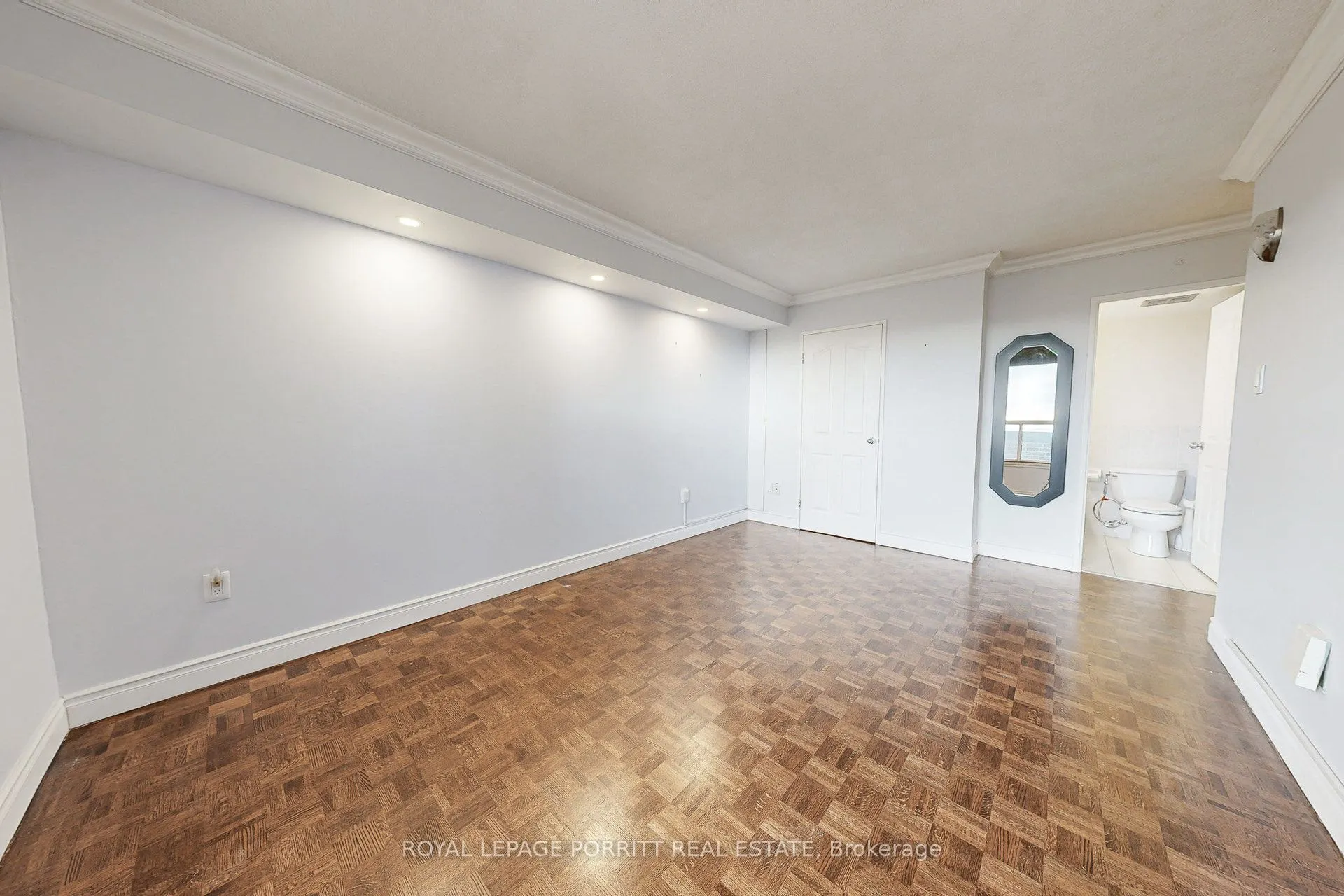 1515 Lakeshore Road E, #2007