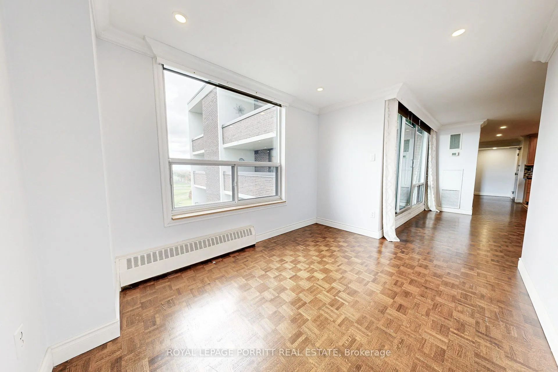 1515 Lakeshore Road E, #2007