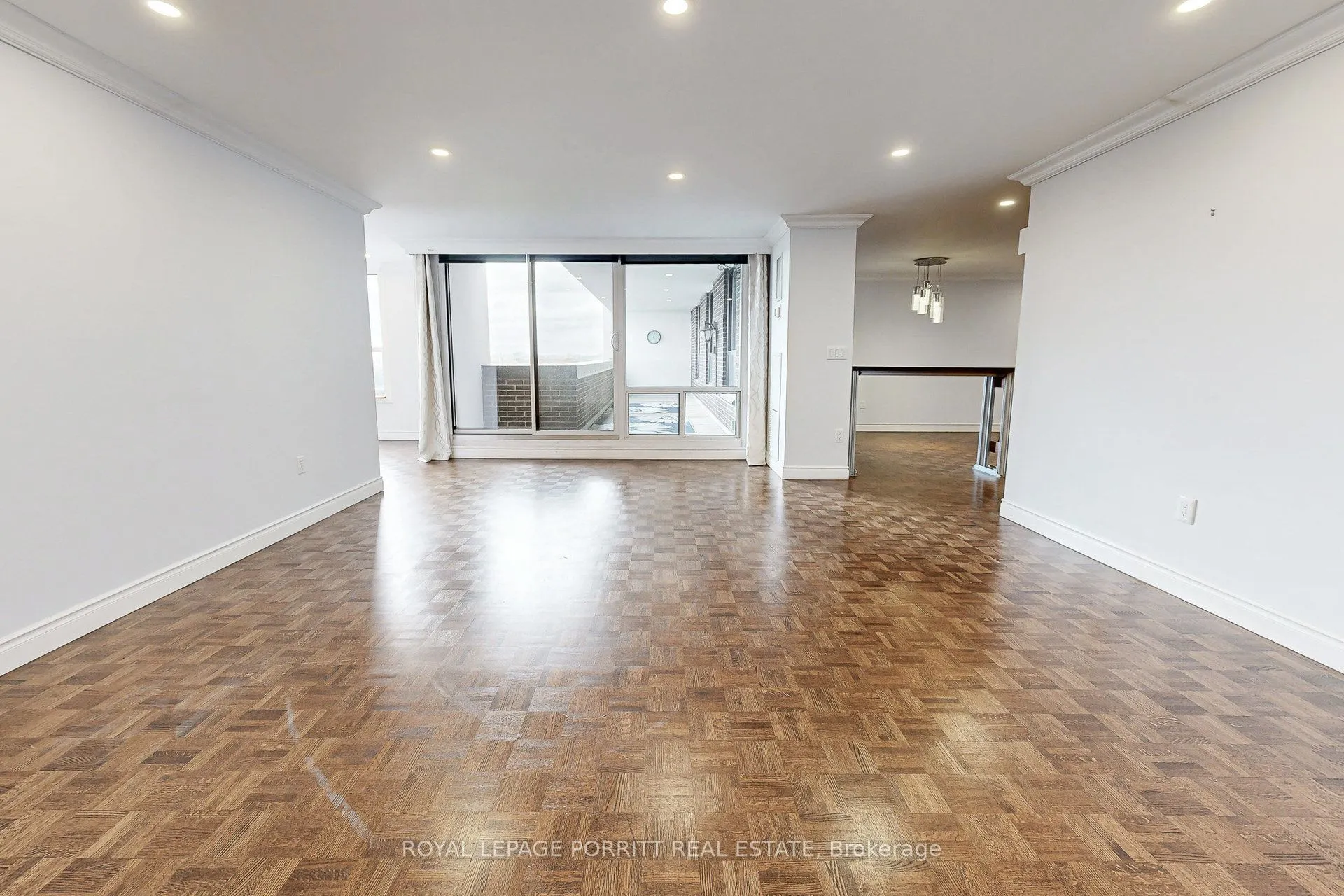 1515 Lakeshore Road E, #2007