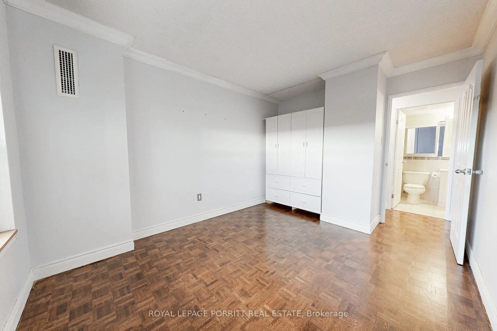 1515 Lakeshore Road E, #2007