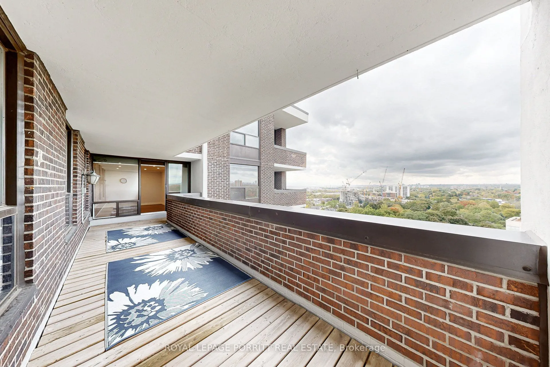1515 Lakeshore Road E, #2007