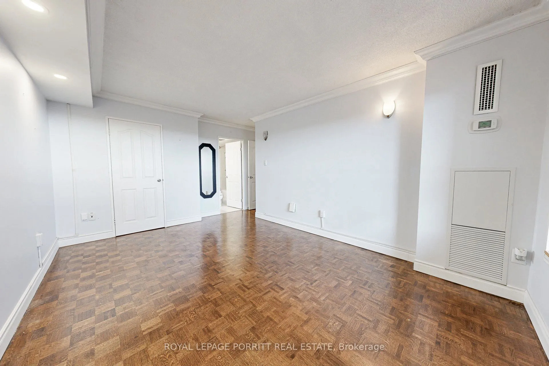 1515 Lakeshore Road E, #2007