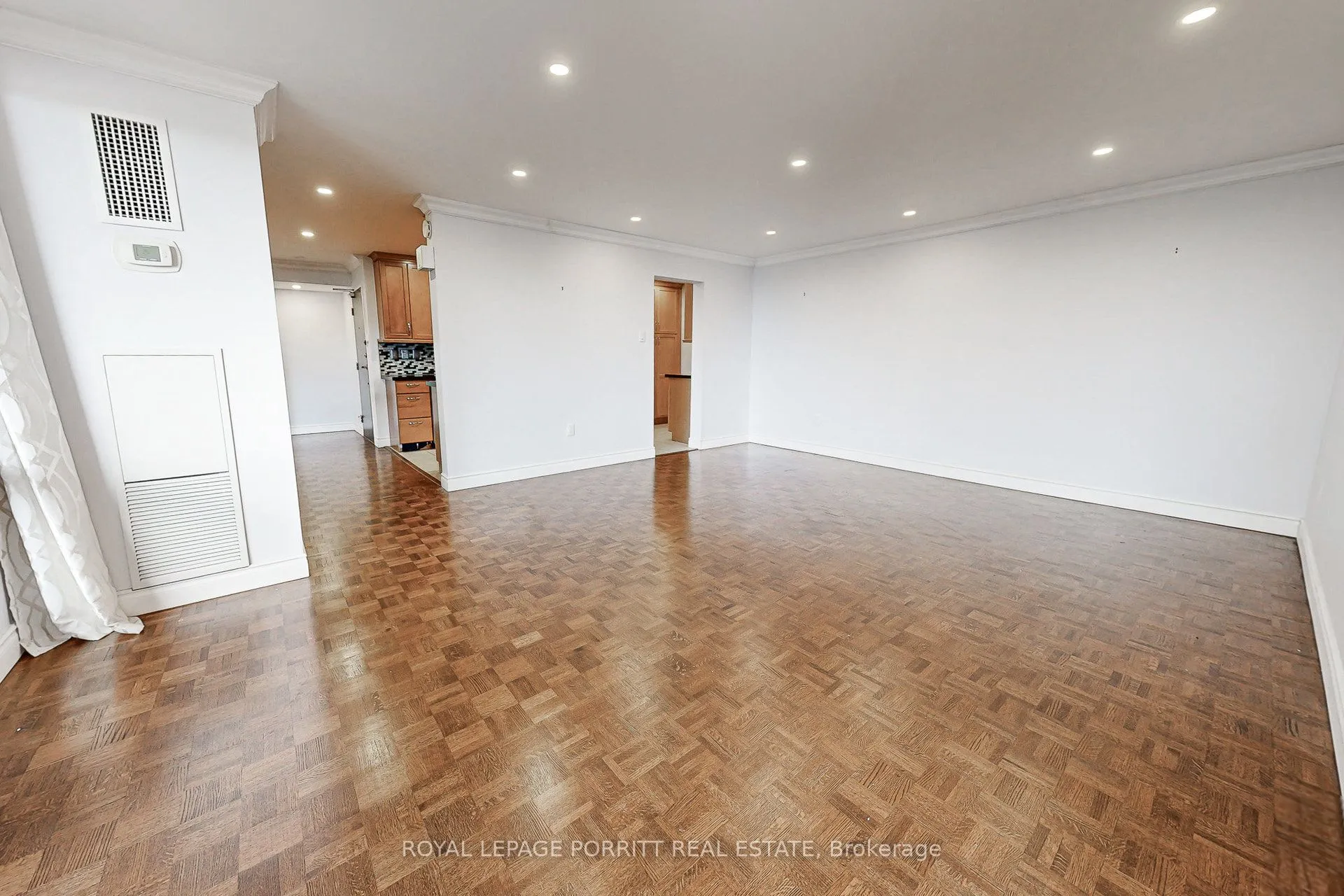 1515 Lakeshore Road E, #2007