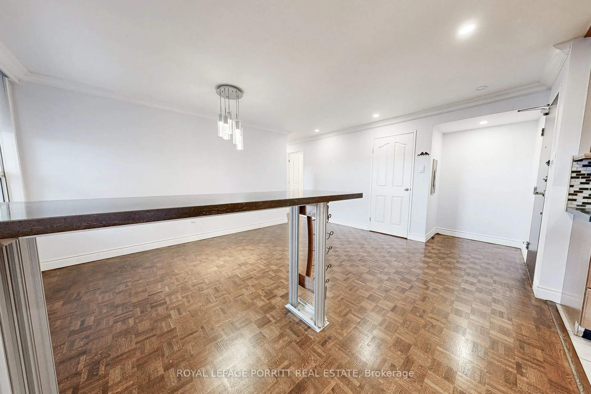 1515 Lakeshore Road E, #2007
