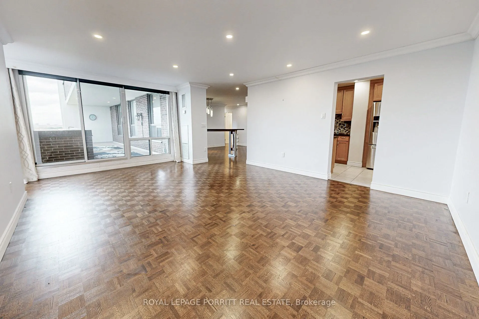 1515 Lakeshore Road E, #2007