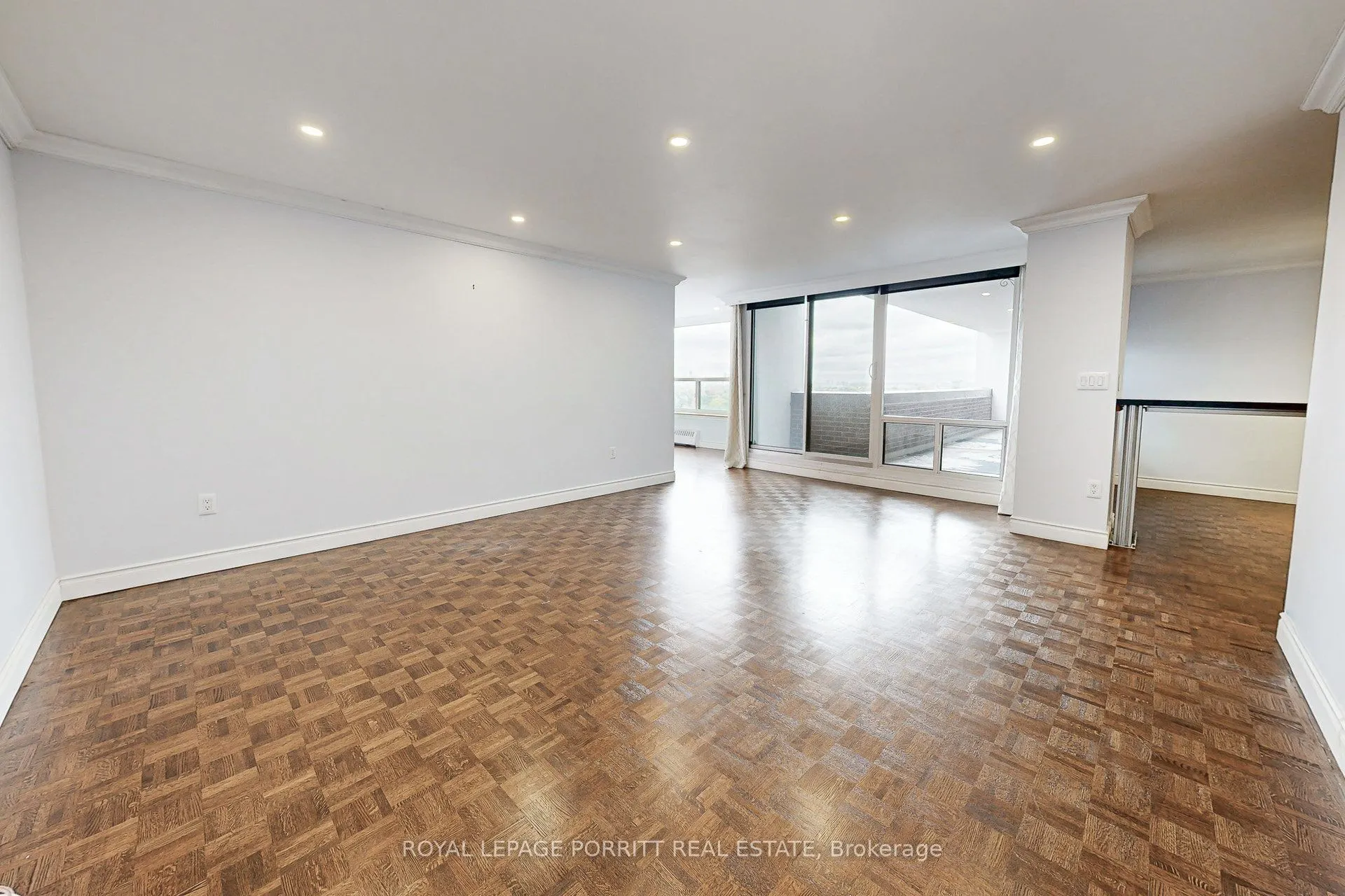 1515 Lakeshore Road E, #2007