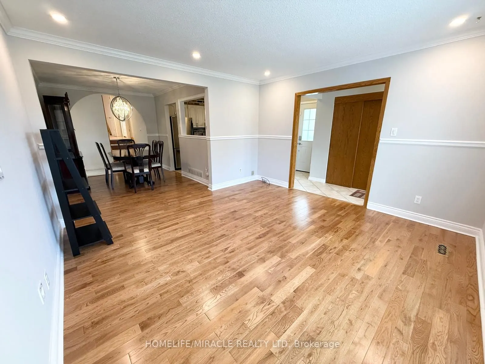 91 Garside Crescent