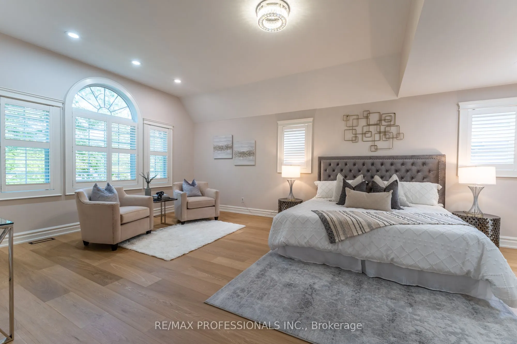 354 Country Club Crescent