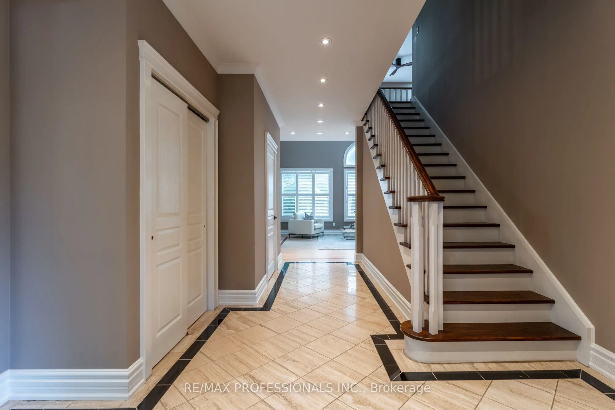 354 Country Club Crescent