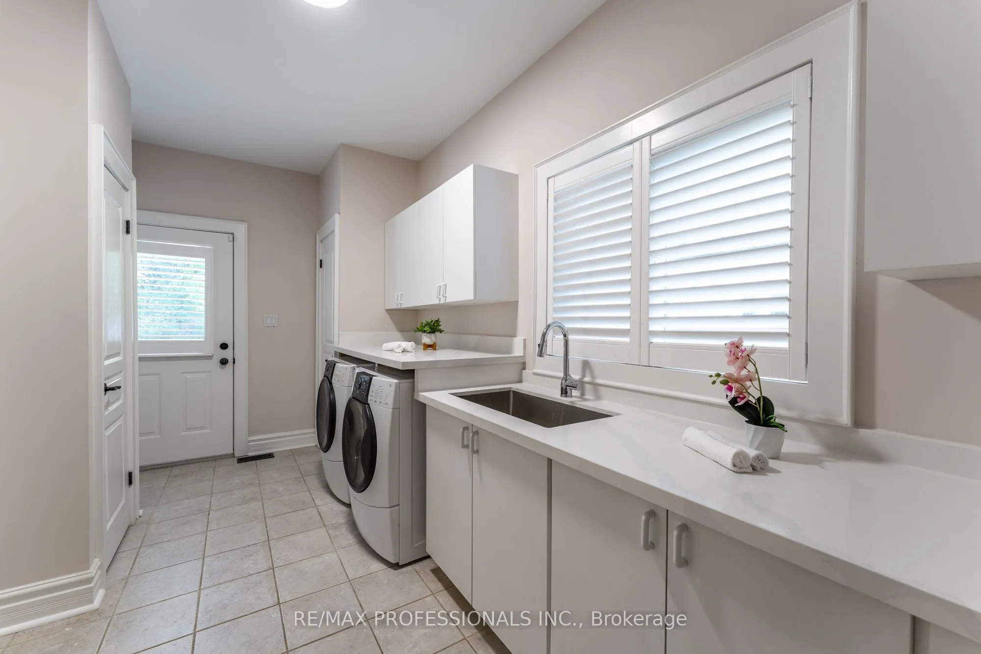 354 Country Club Crescent