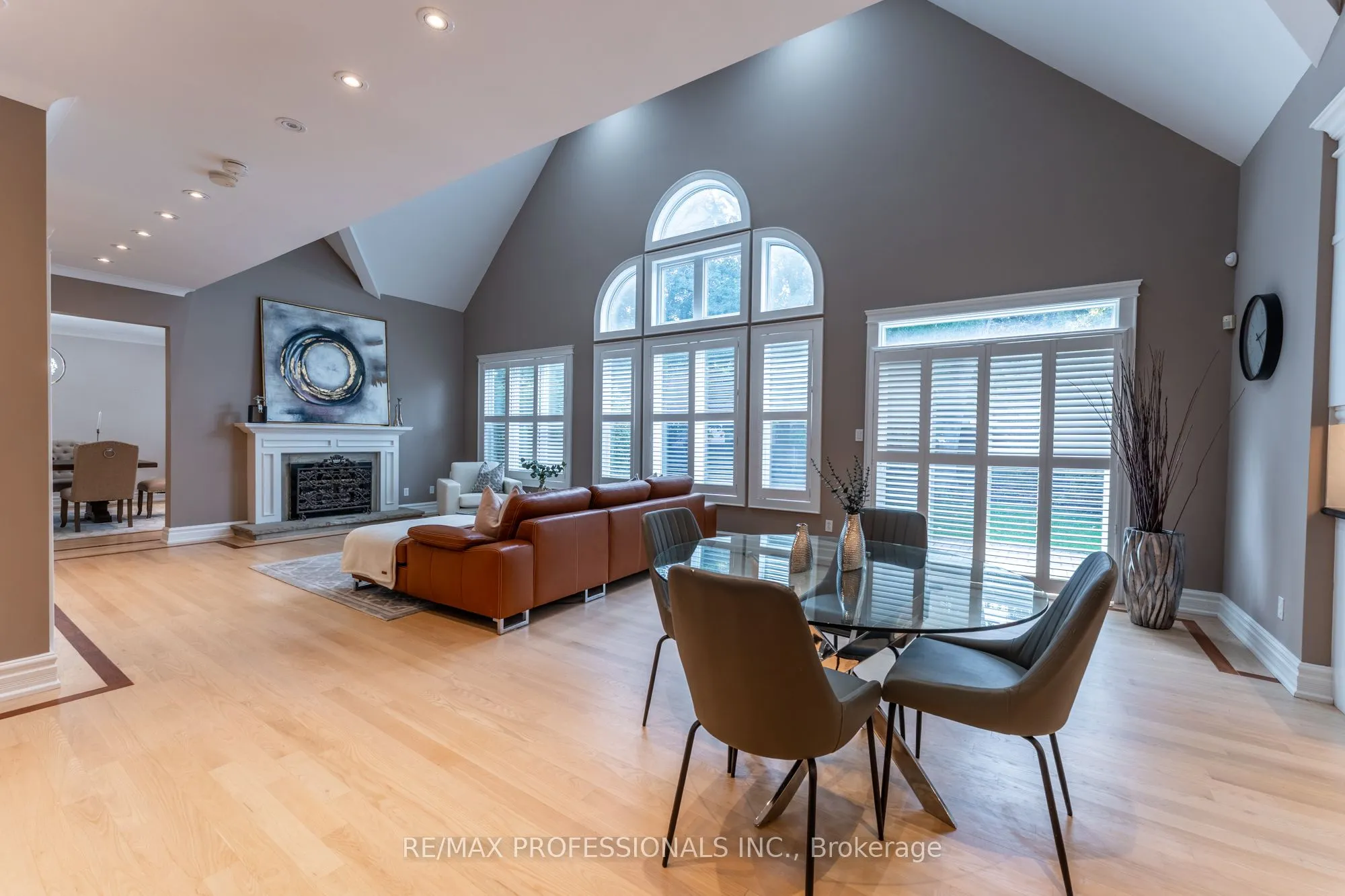 354 Country Club Crescent