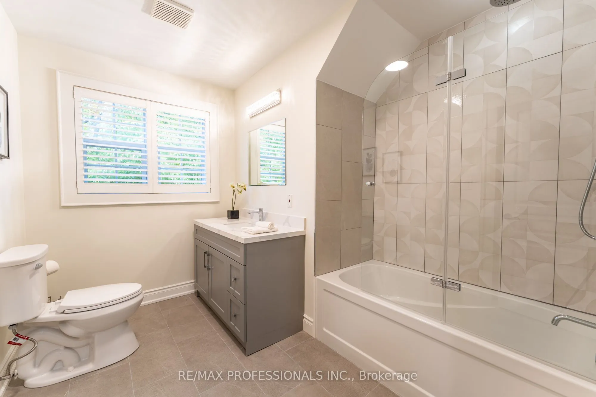 354 Country Club Crescent