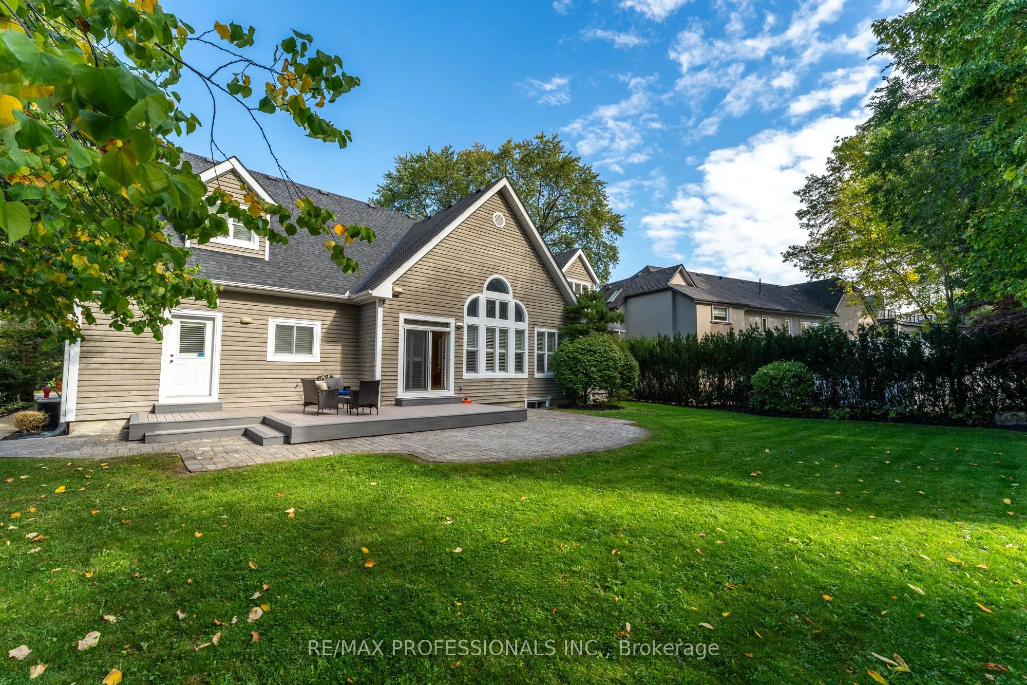 354 Country Club Crescent