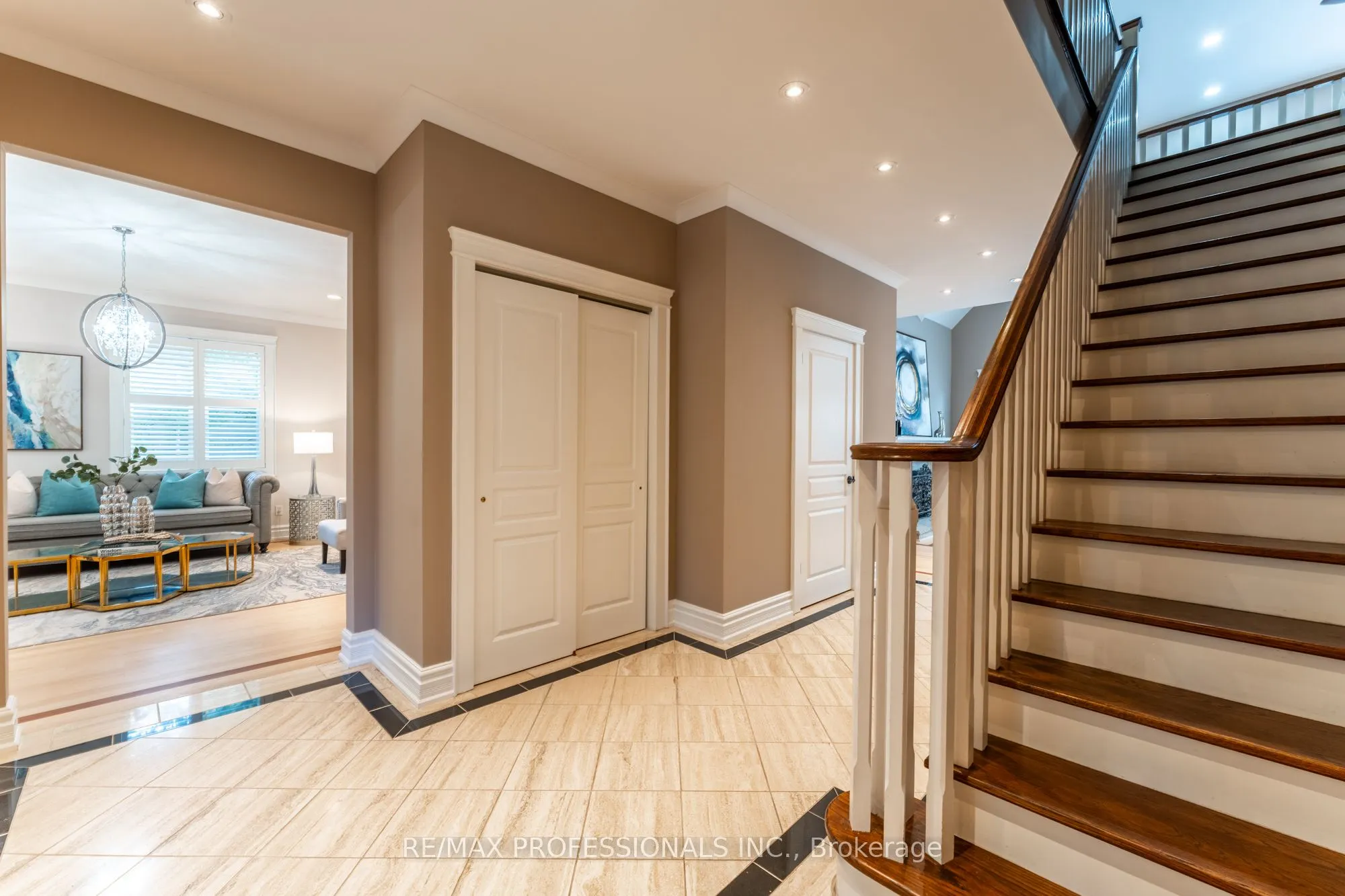 354 Country Club Crescent