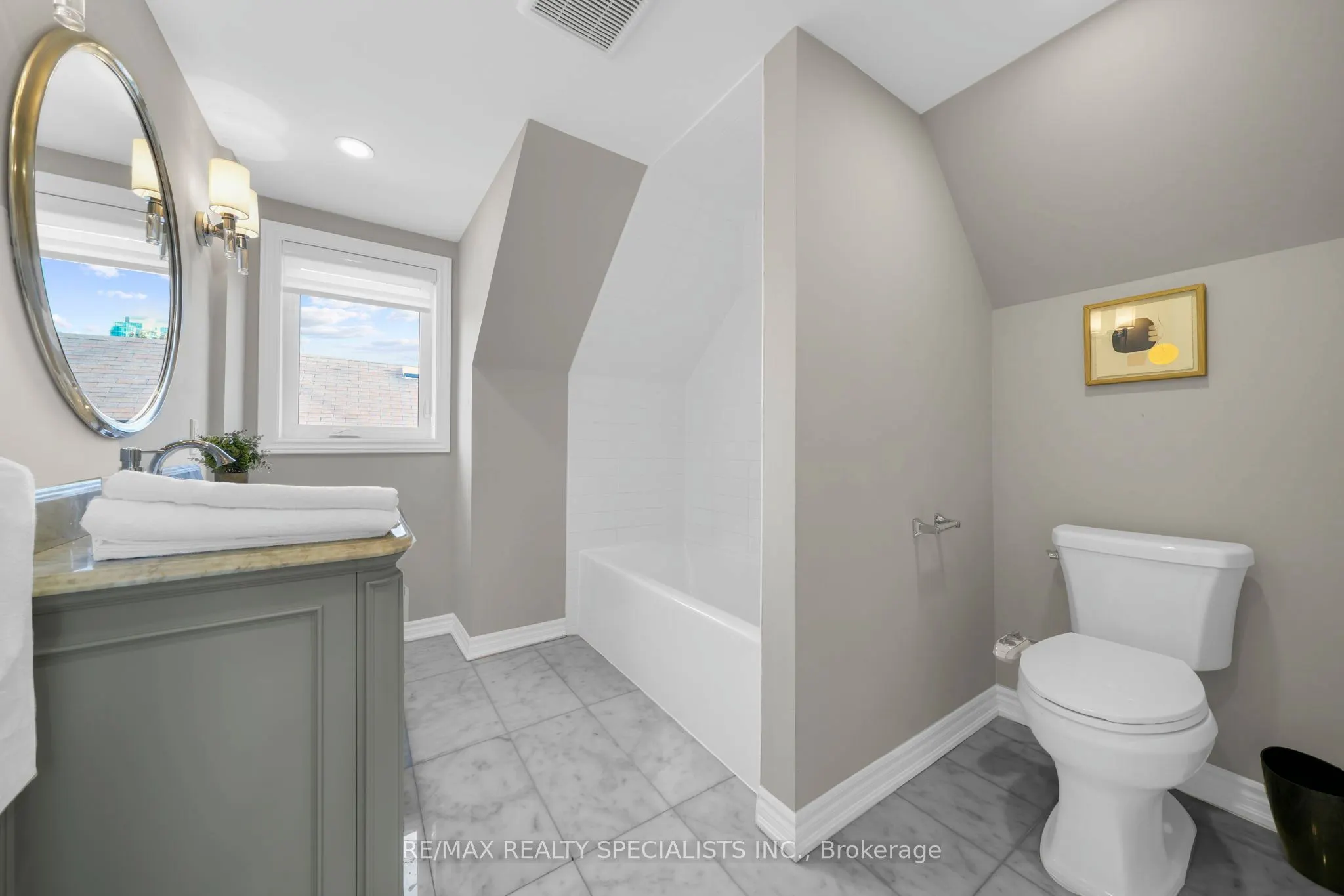 46 Elizabeth Street S