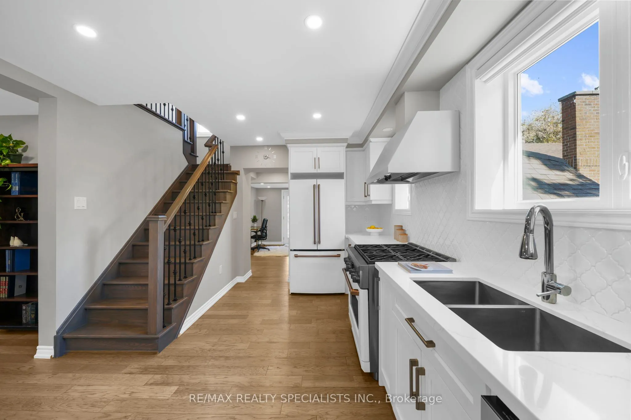 46 Elizabeth Street S