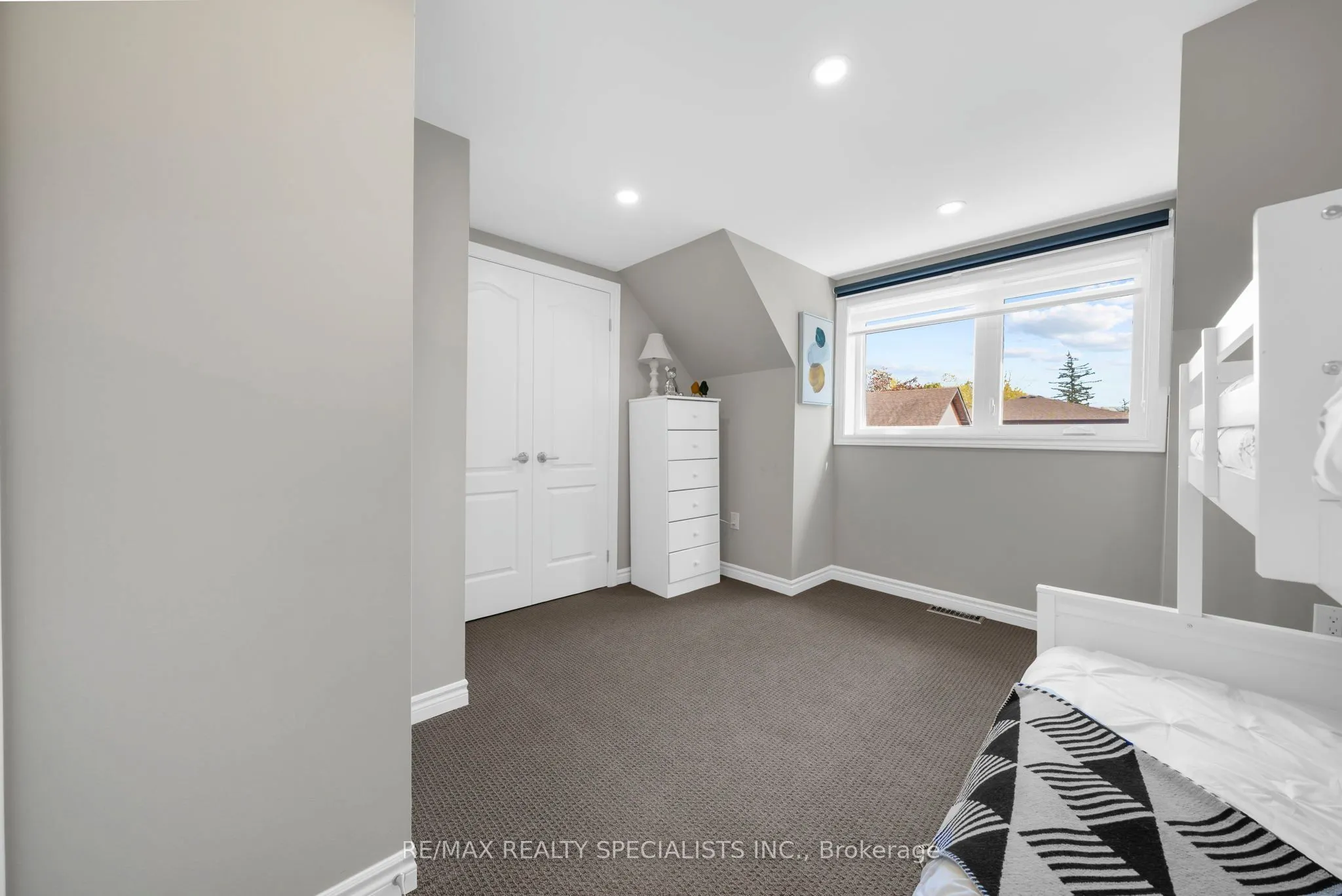 46 Elizabeth Street S