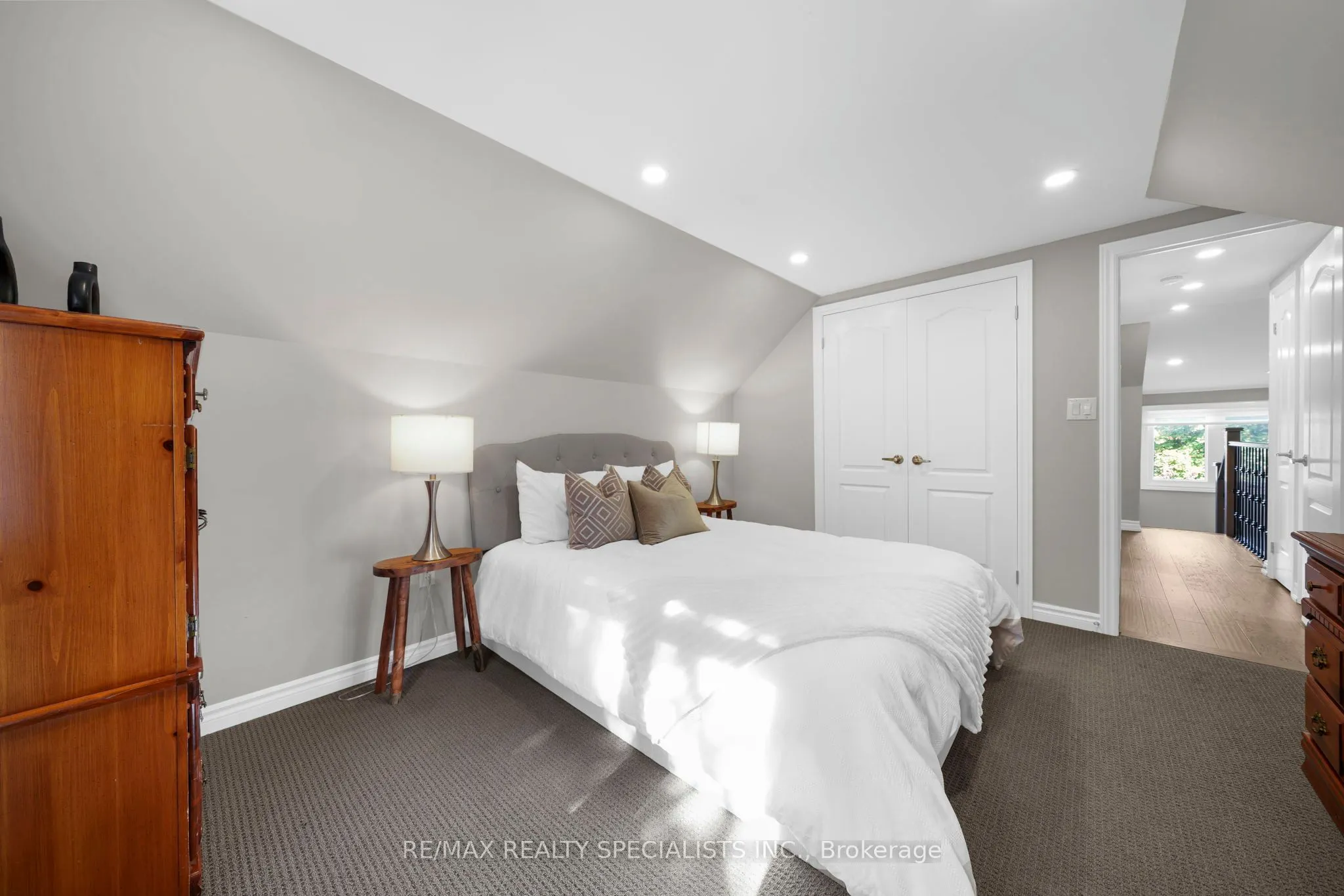 46 Elizabeth Street S