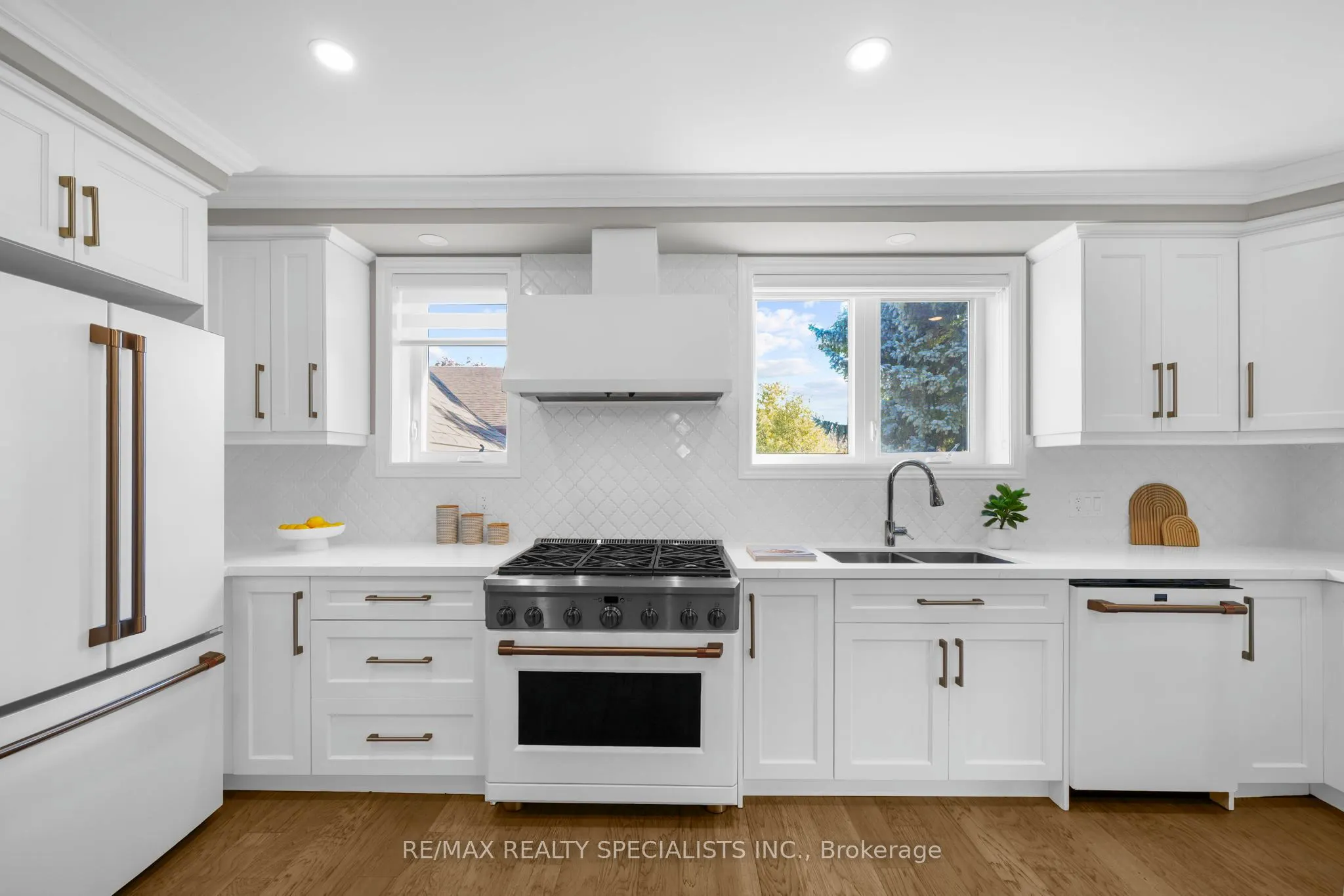 46 Elizabeth Street S