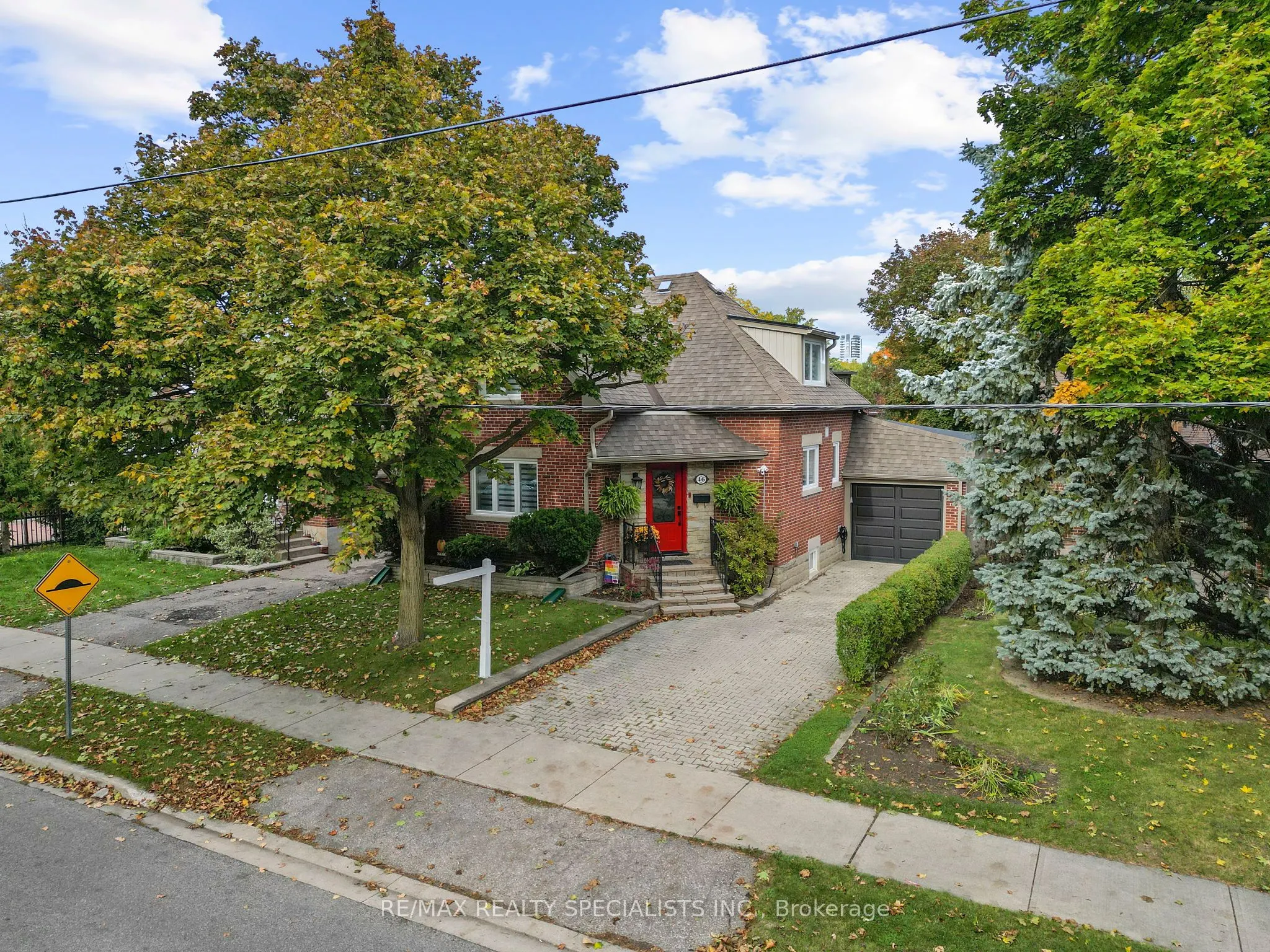 46 Elizabeth Street S