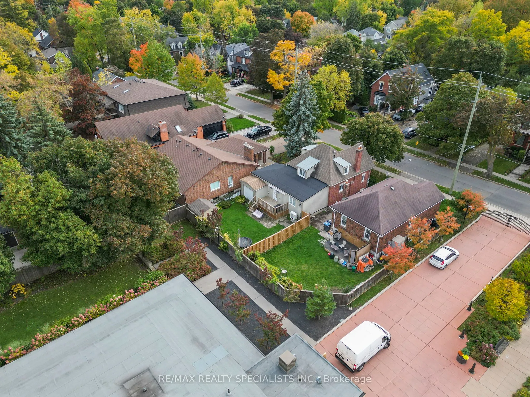 46 Elizabeth Street S