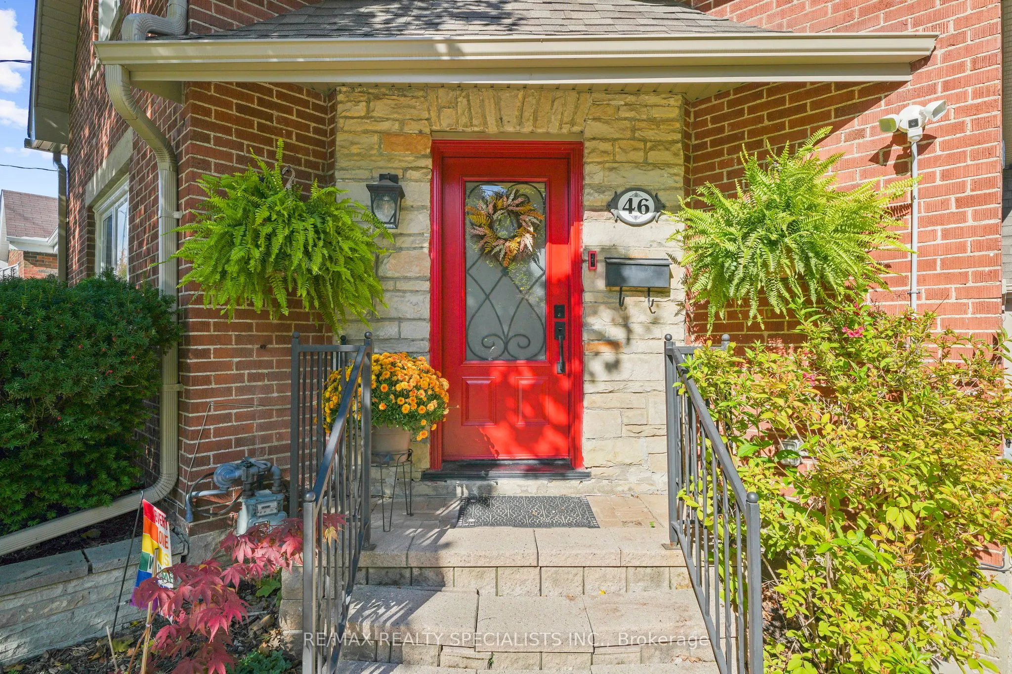 46 Elizabeth Street S