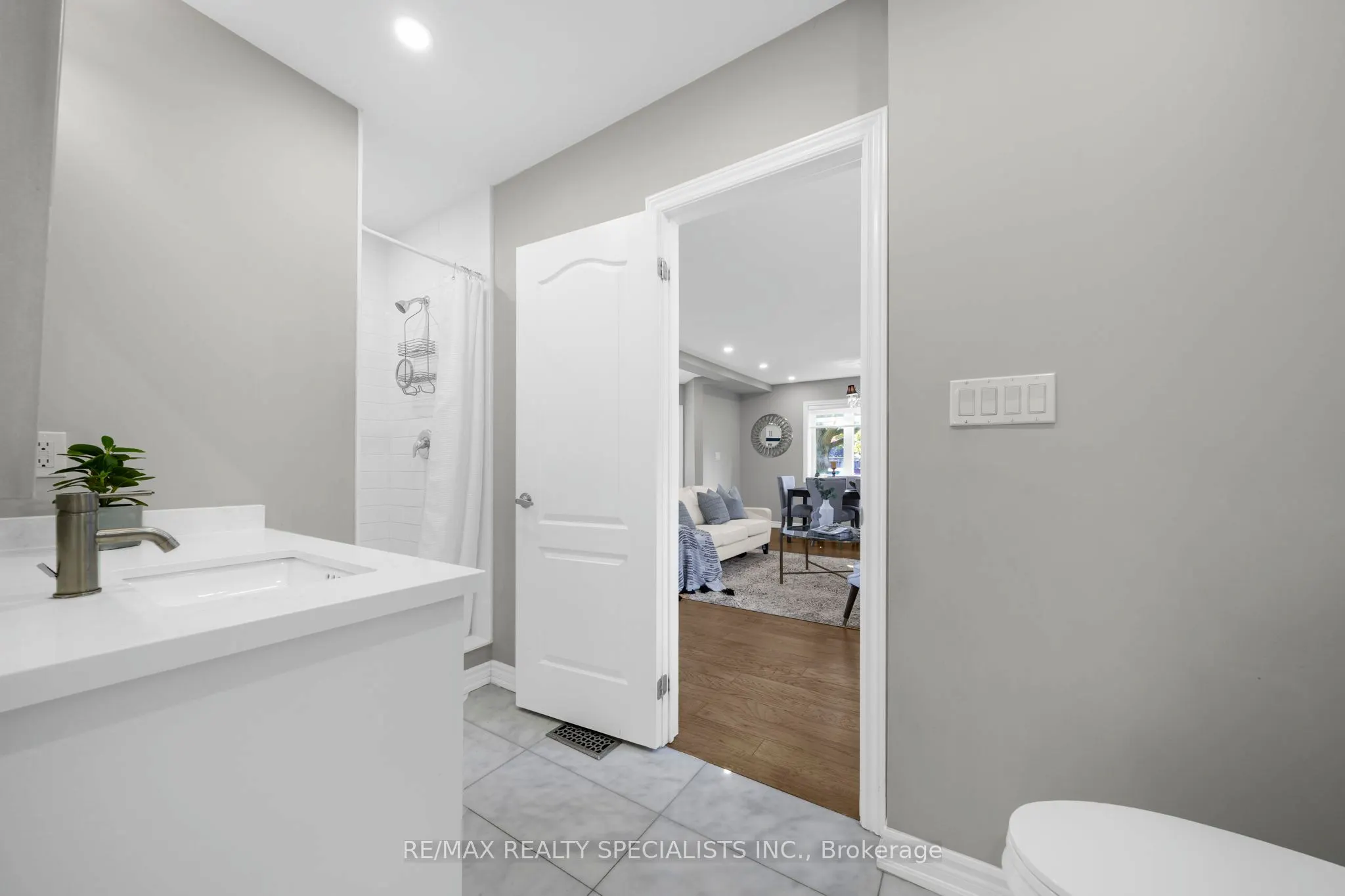 46 Elizabeth Street S