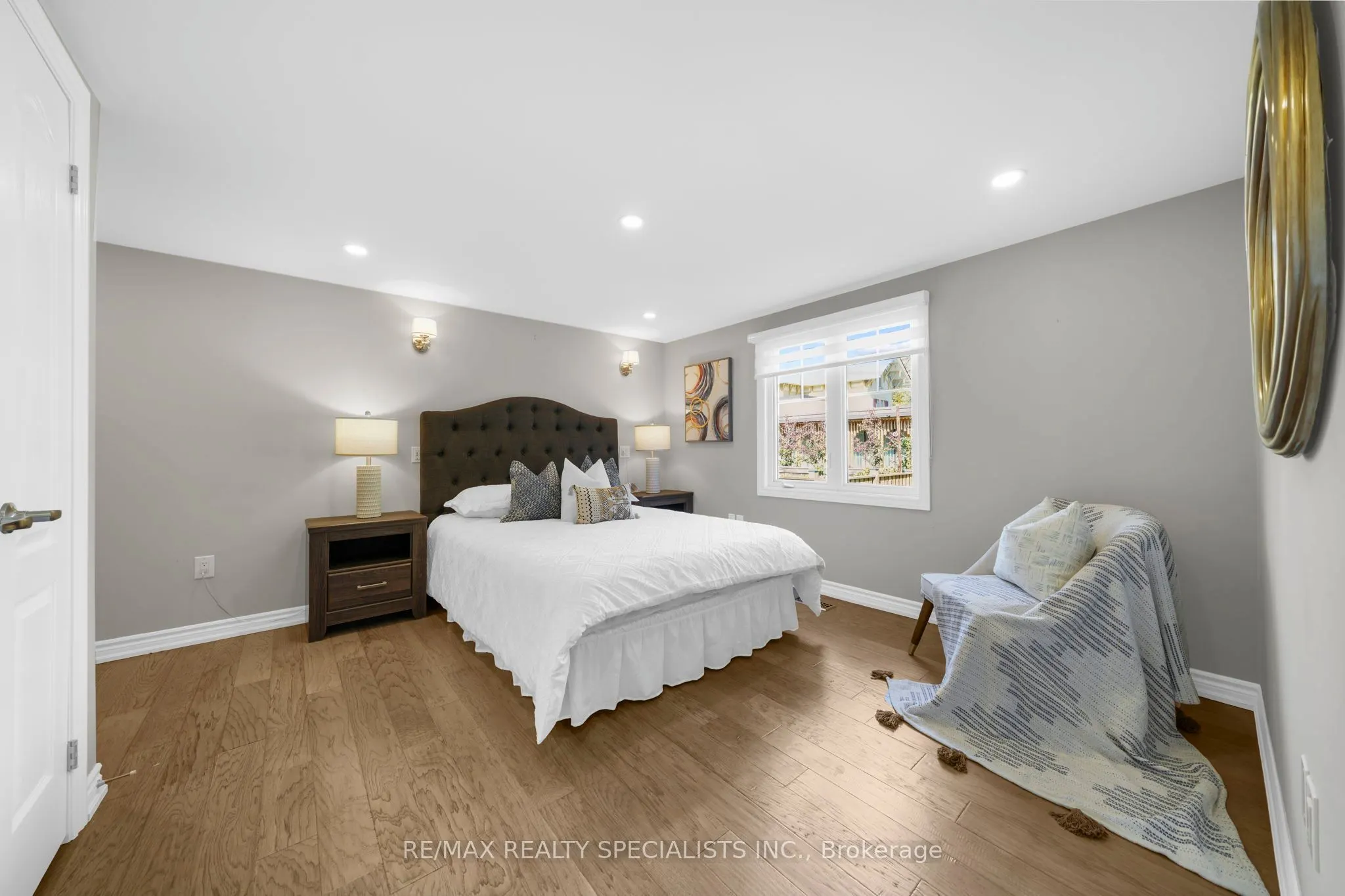 46 Elizabeth Street S