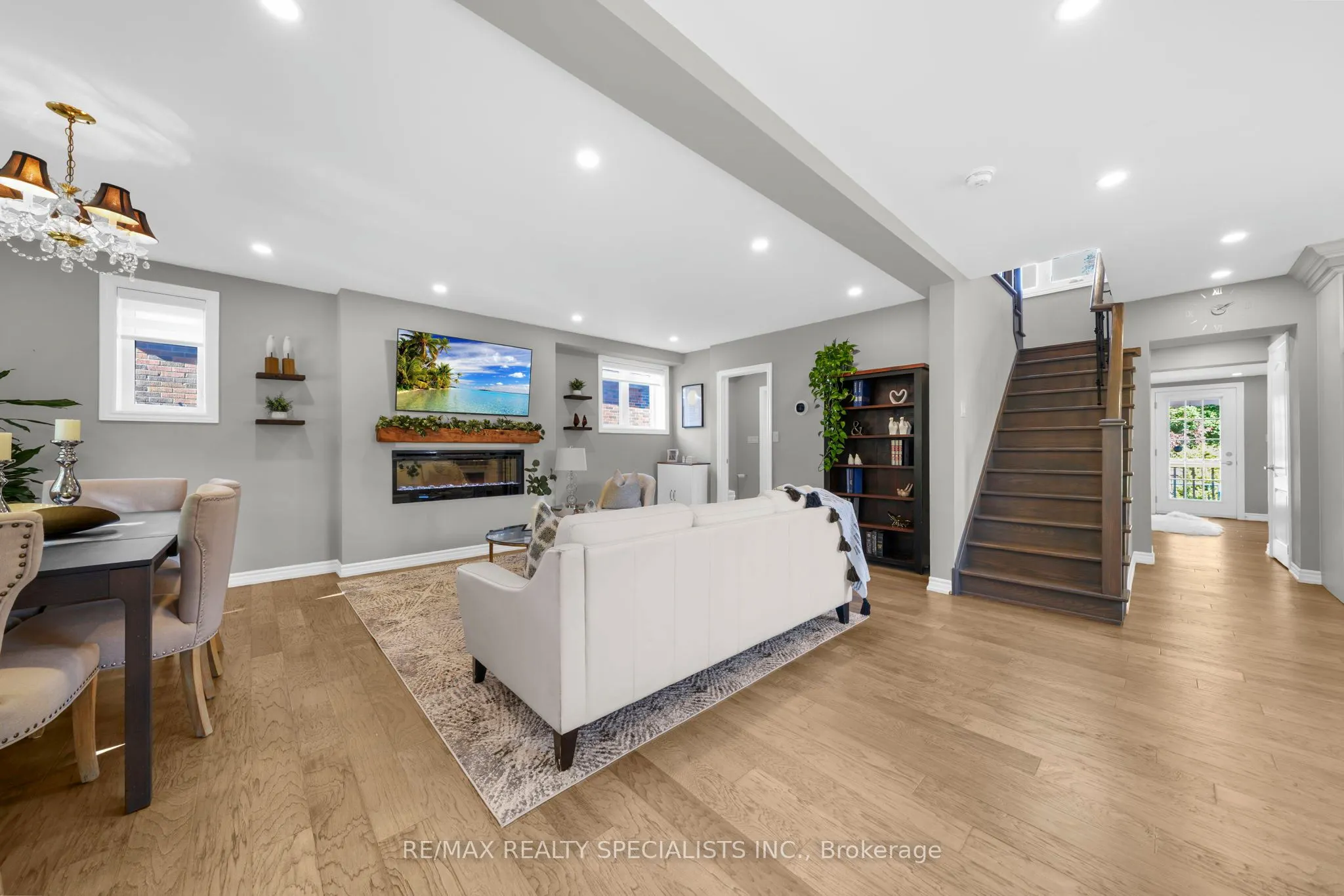 46 Elizabeth Street S