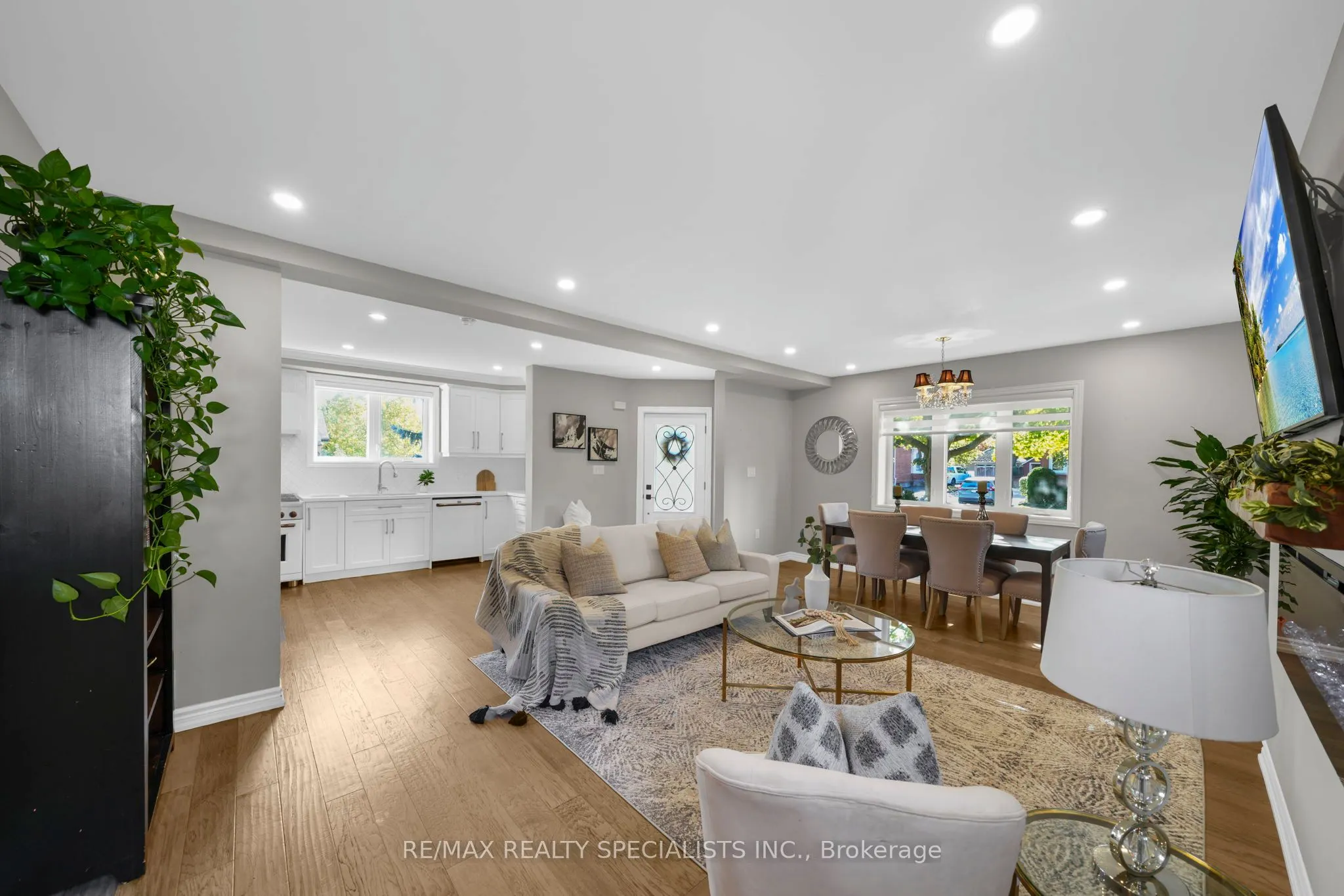 46 Elizabeth Street S